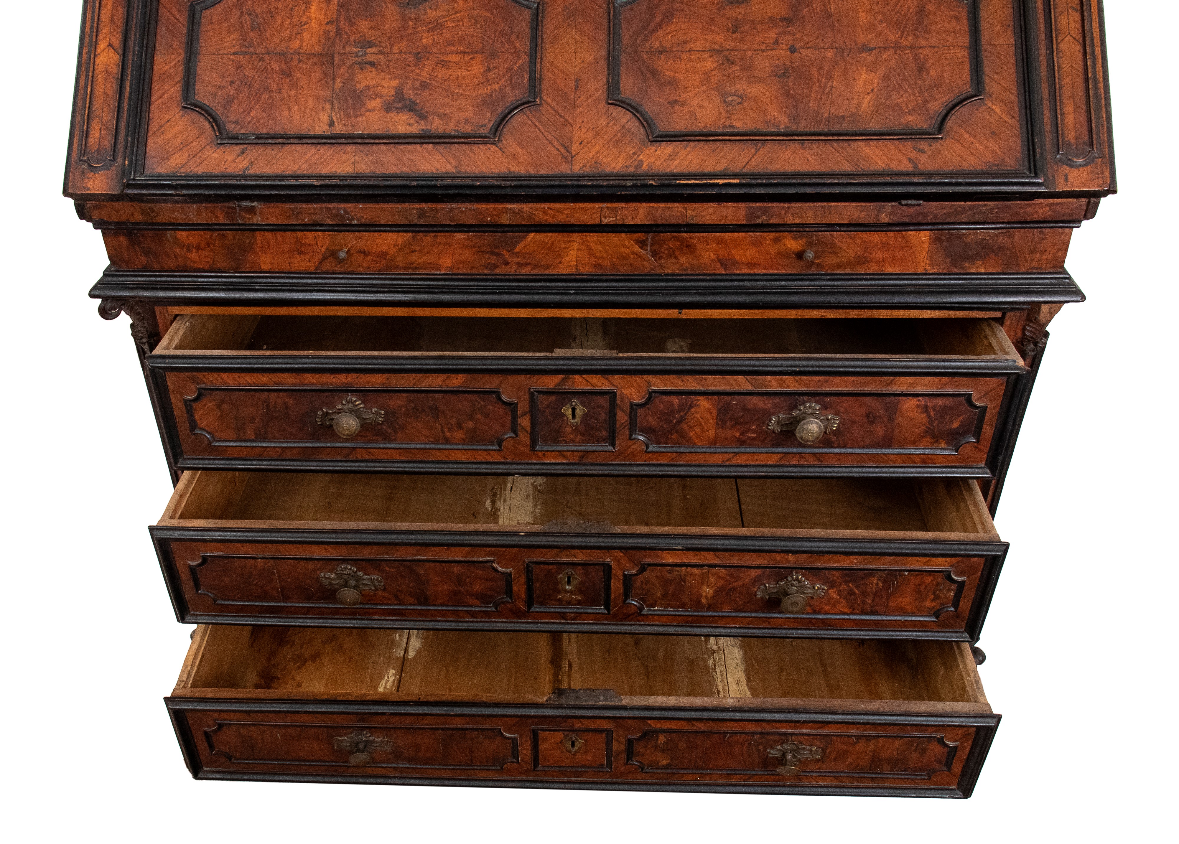 Trumeau italiano in noce con intarsi in avorio