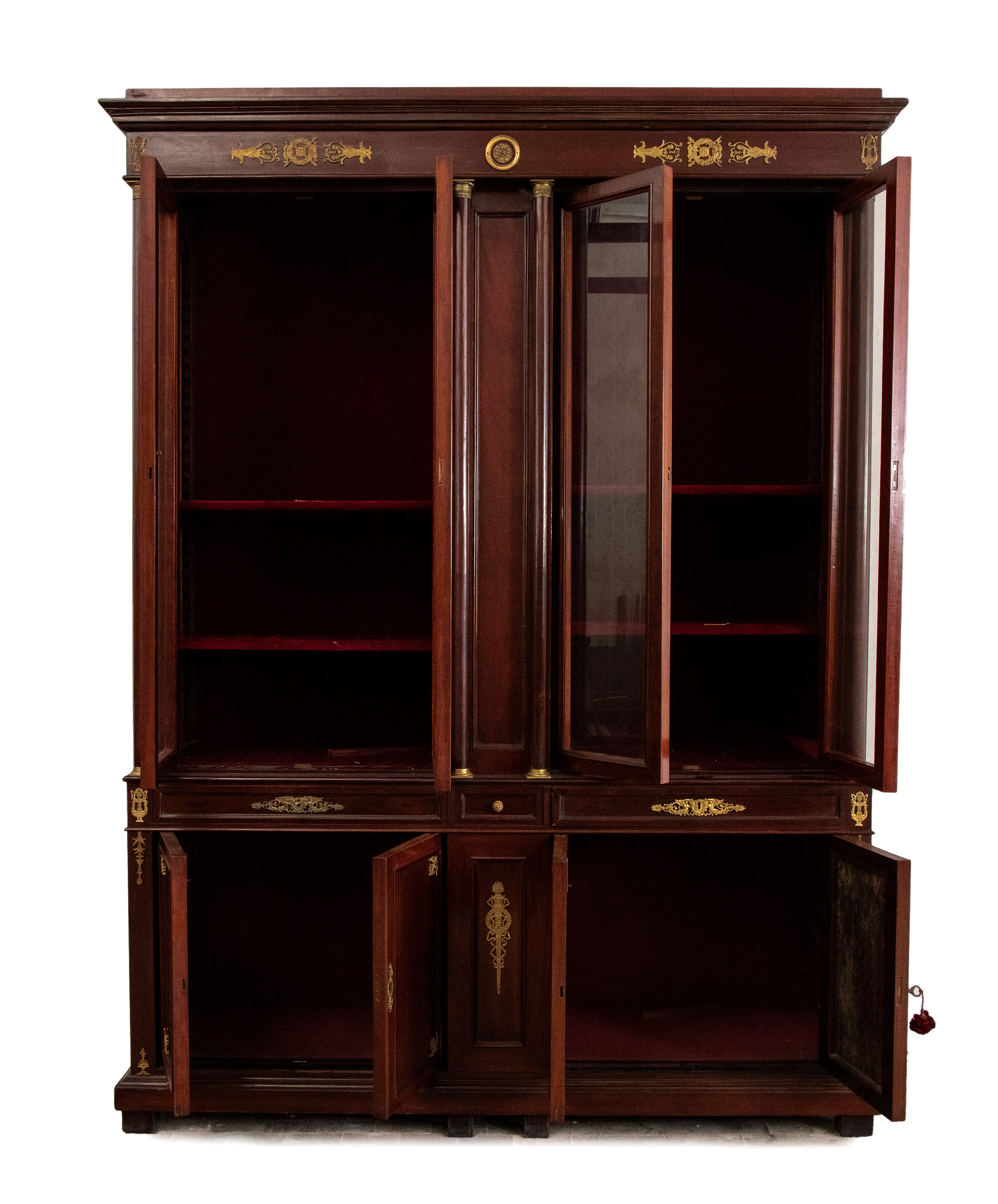 Vetrina francese in stile impero