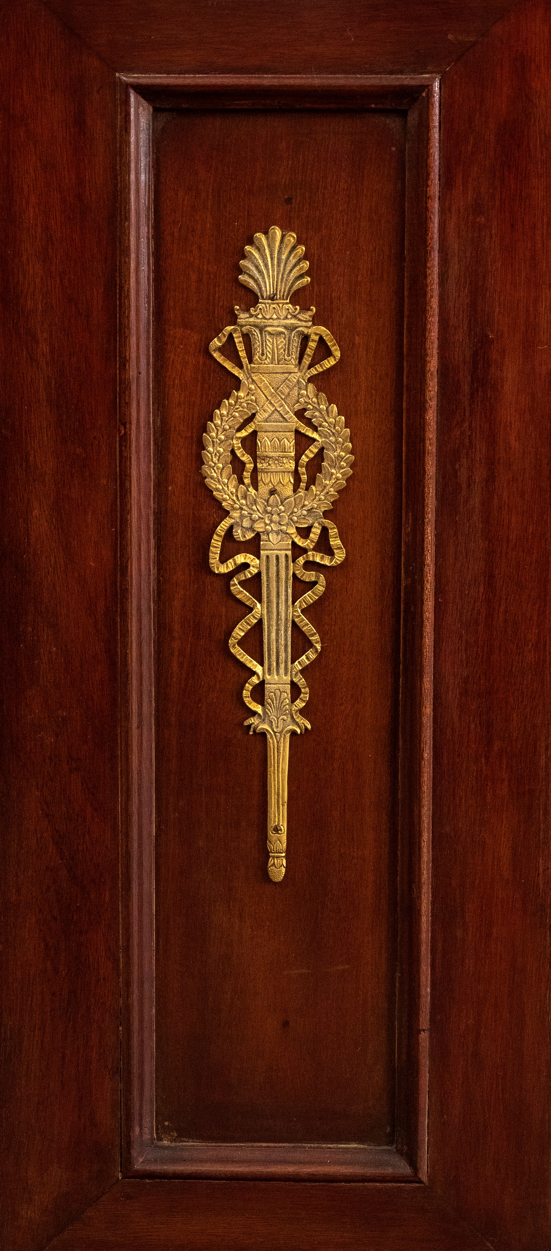 Vetrina francese in stile impero