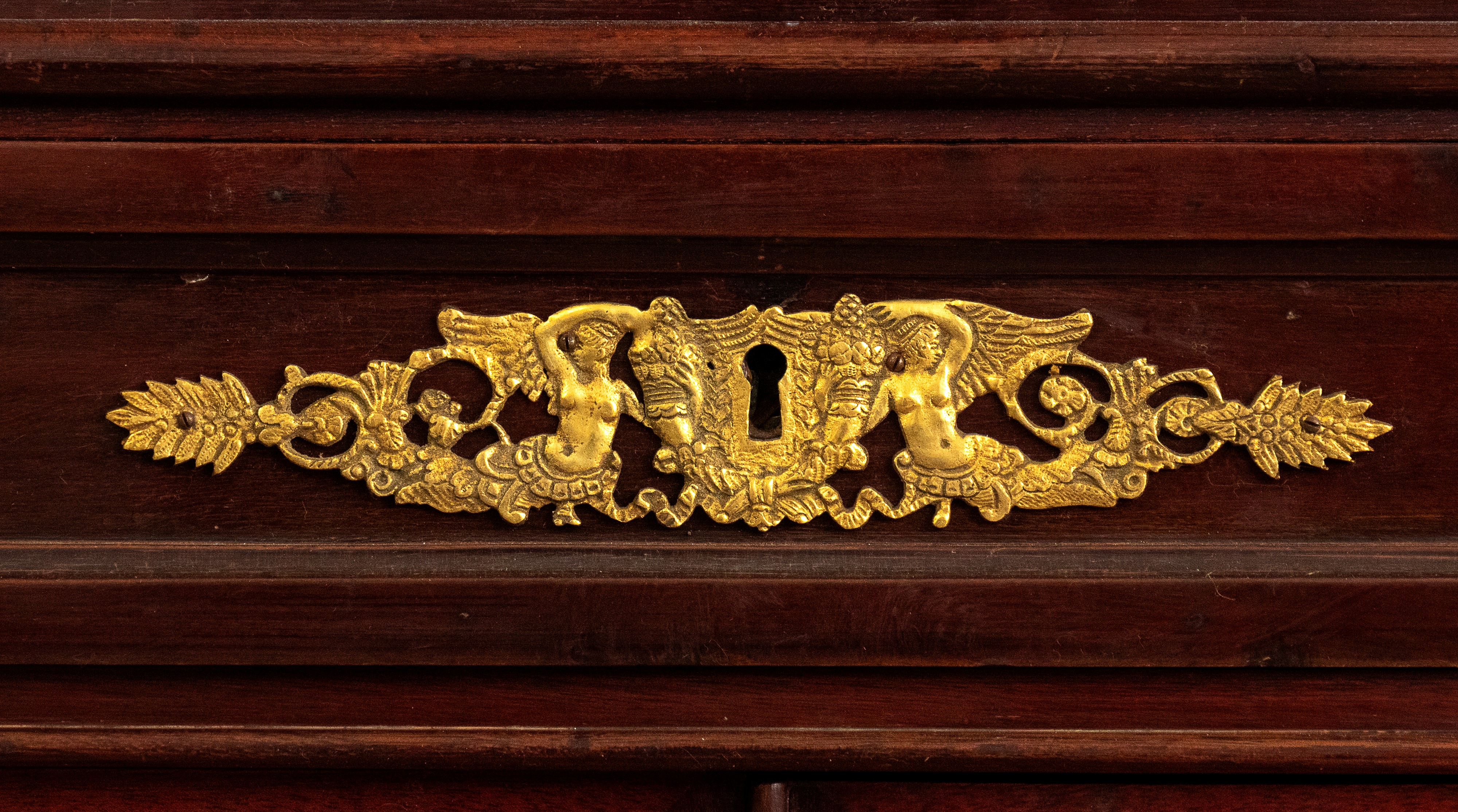 Vetrina francese in stile impero