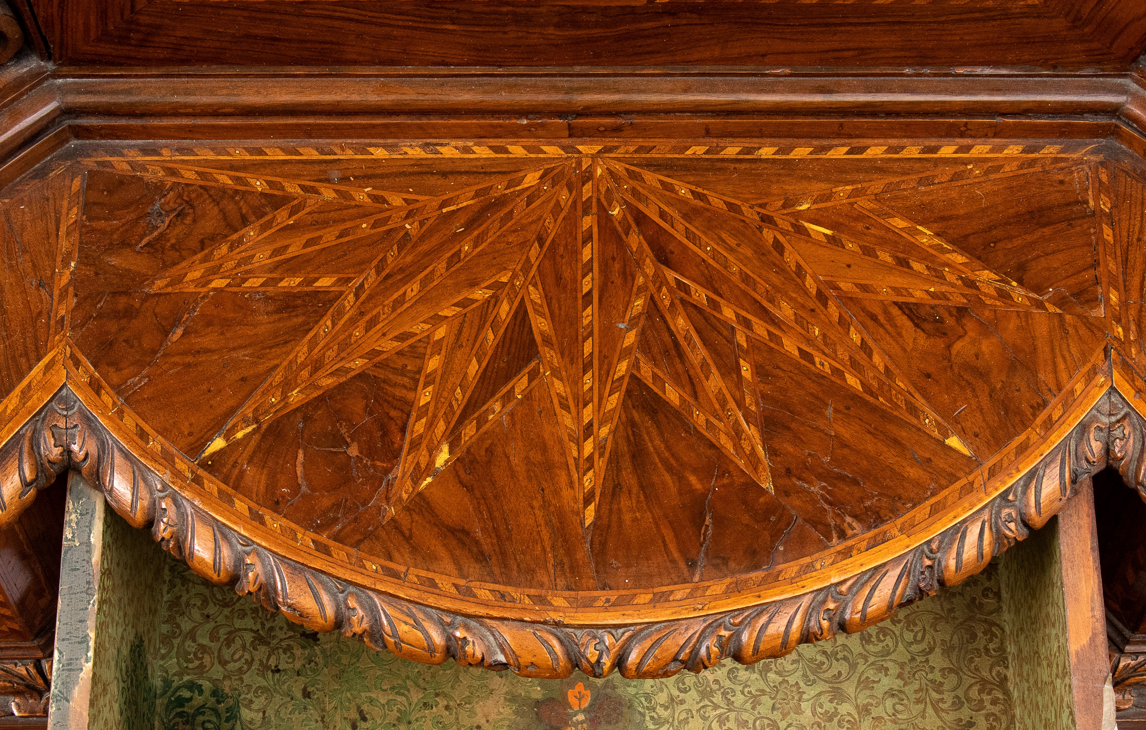 Inginocchiatoio italiano intarsiato