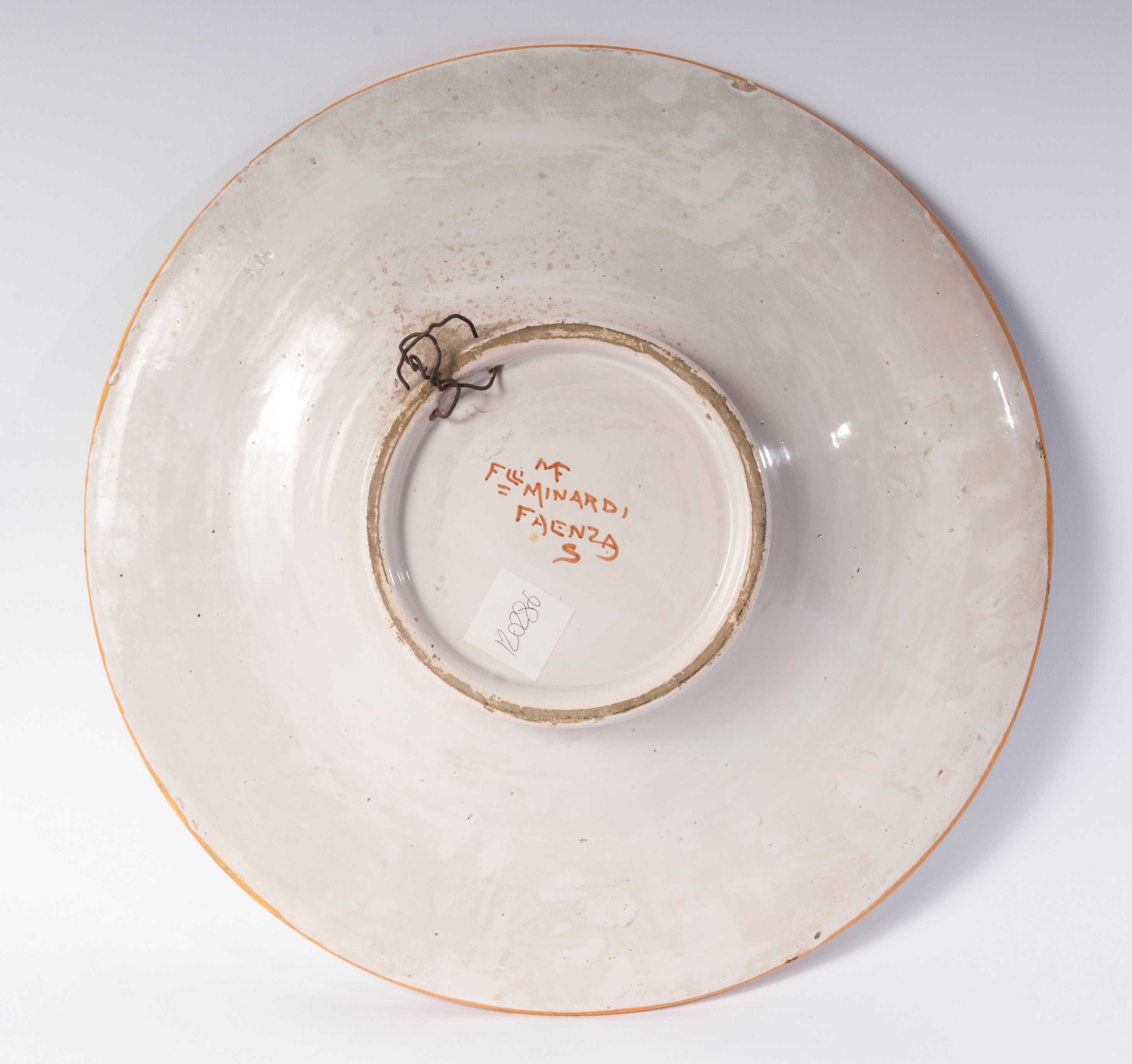 Profilo di Dama, Piatto in Ceramica