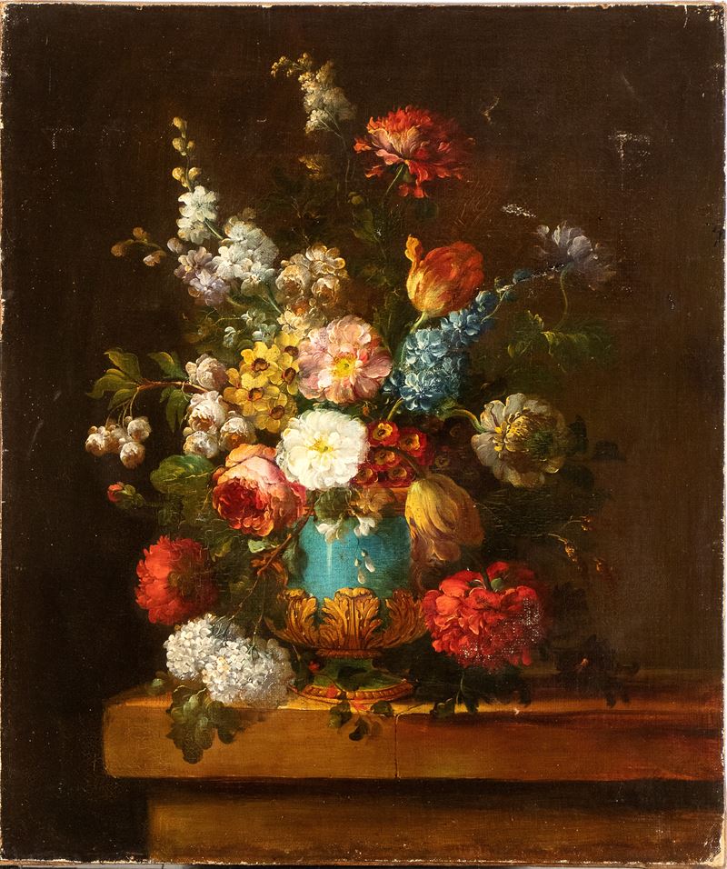 Vaso di fiori con crisantemi e camelie