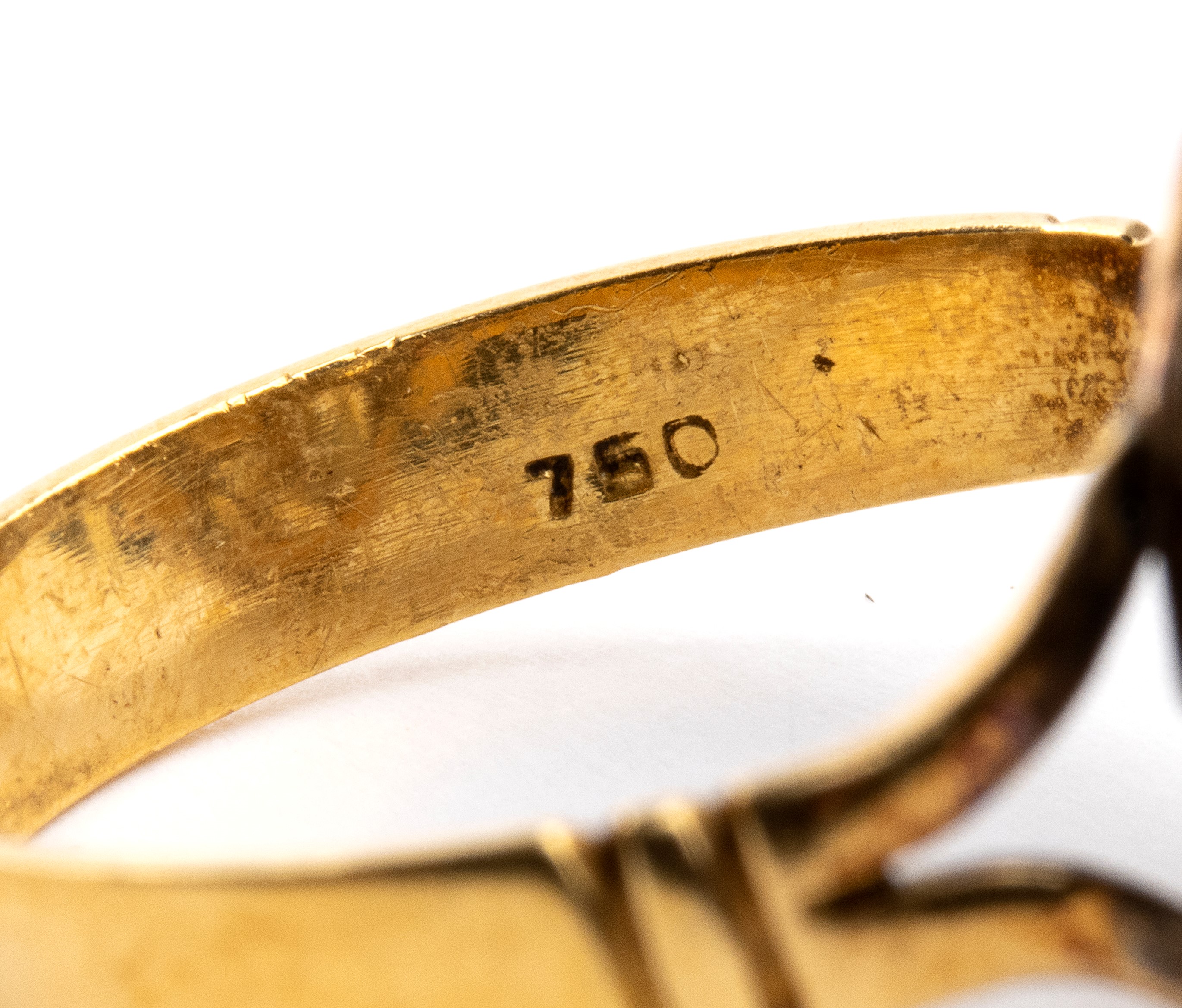 Italia, inizio XX secolo, Anello in oro 18k con diamanti e perla coltivata d’acqua salata