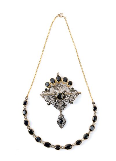 Collana e spilla-pendente, girocollo in oro e argento con zaffiri e diamanti