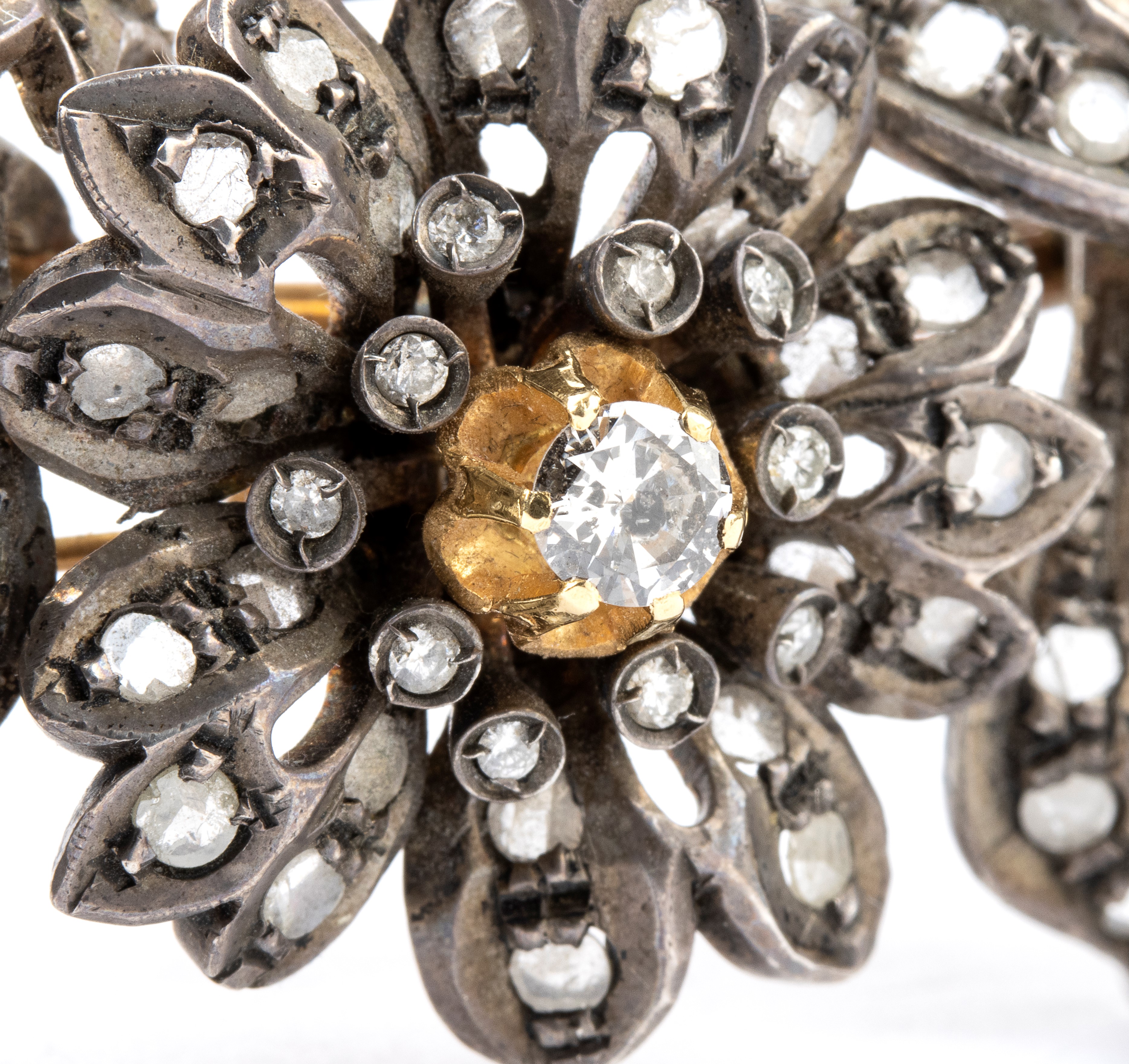 Spilla in oro giallo 18k e argento con diamanti, fine XIX secolo
