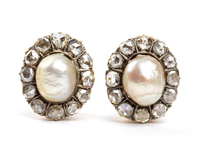 Paio di orecchini, oro 18k giallo e bianco, perle barocche e diamanti, anni ’60 del XX secolo