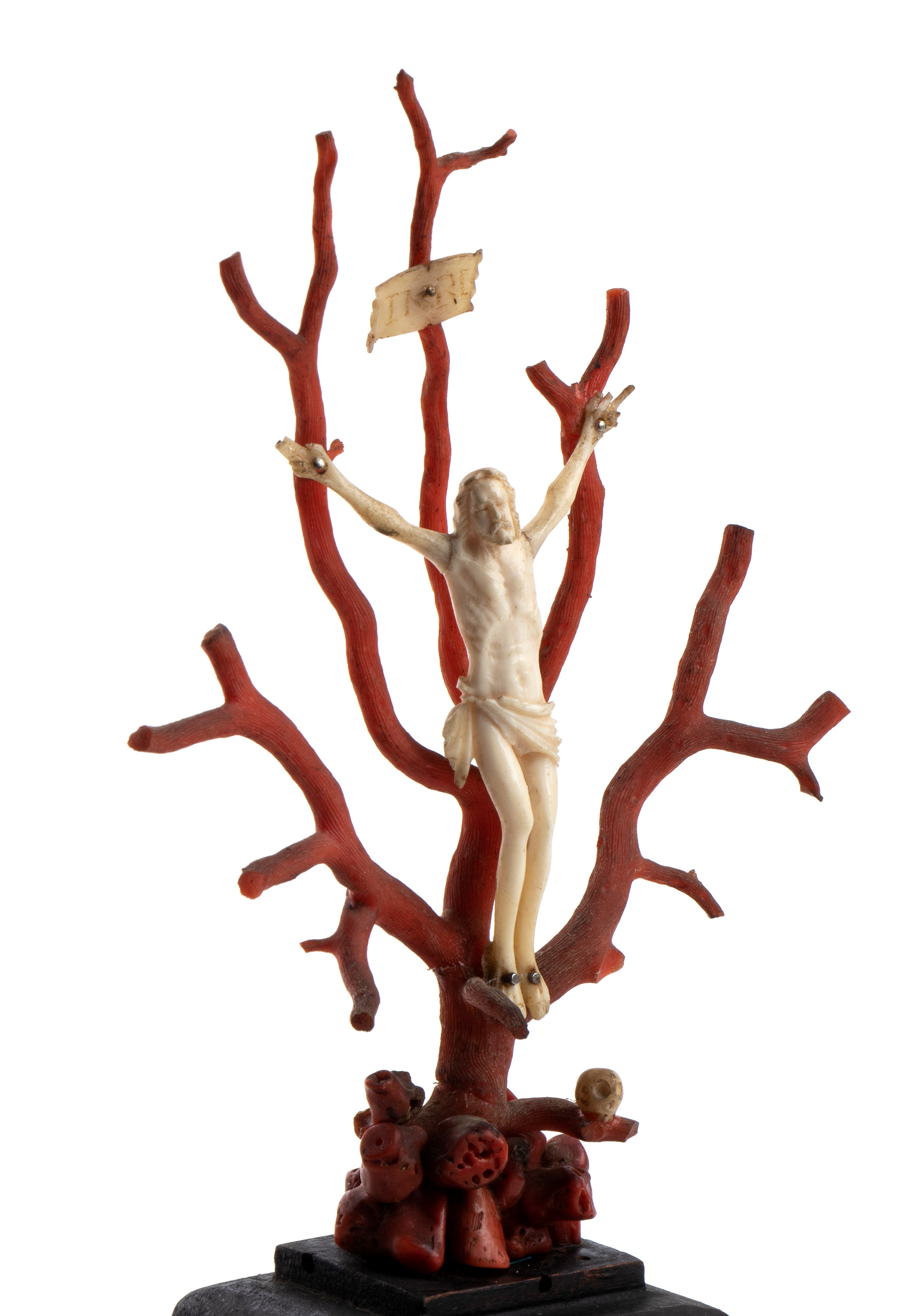 Crocifisso in osso e corallo