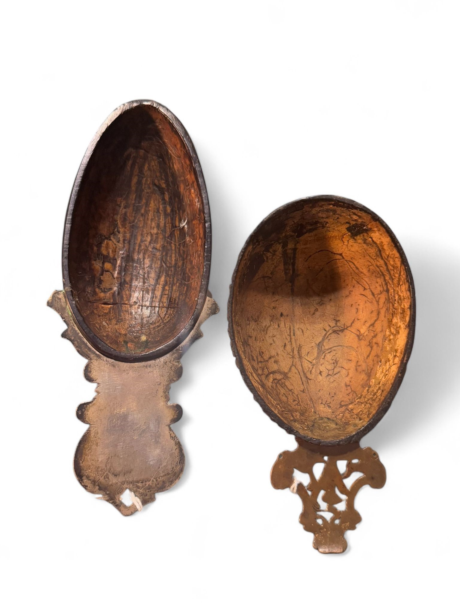 Due noci di cocco intagliate