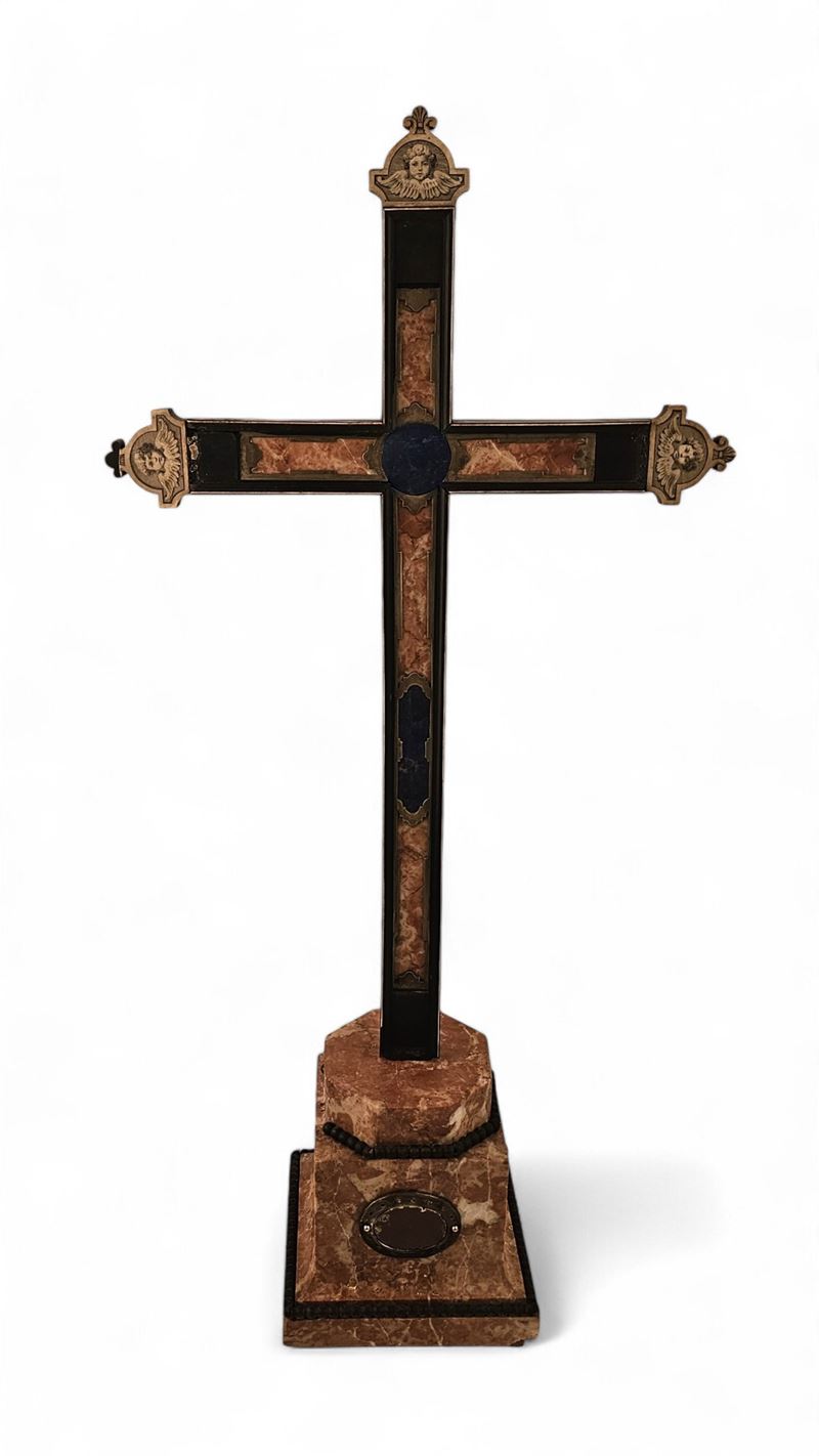 XIX secolo, Croce devozionale in legno ebanizzato con marmo, lapislazzuli e osso