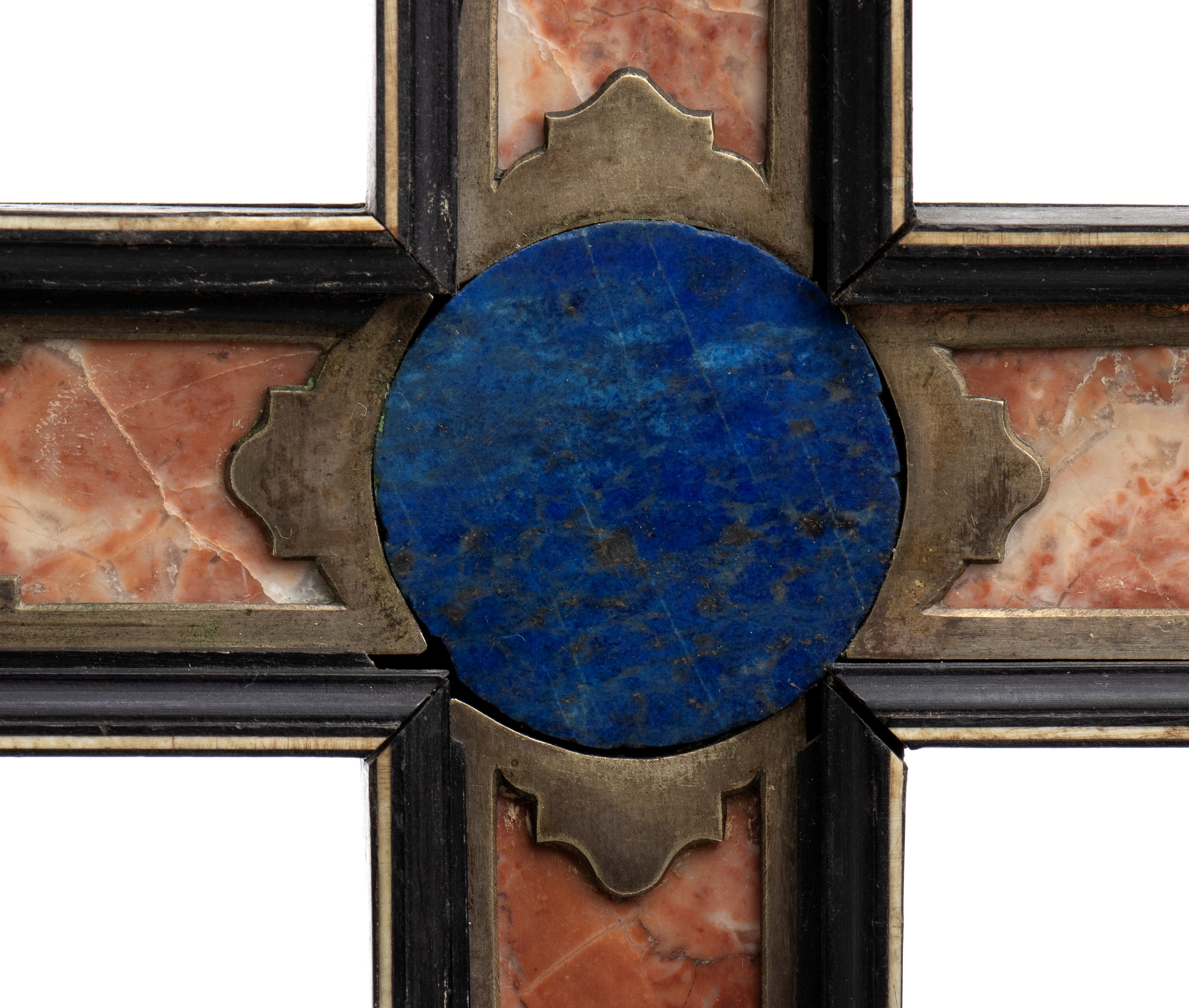 XIX secolo, Croce devozionale in legno ebanizzato con marmo, lapislazzuli e osso