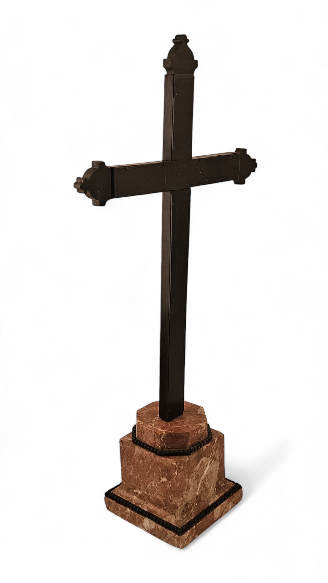 XIX secolo, Croce devozionale in legno ebanizzato con marmo, lapislazzuli e osso