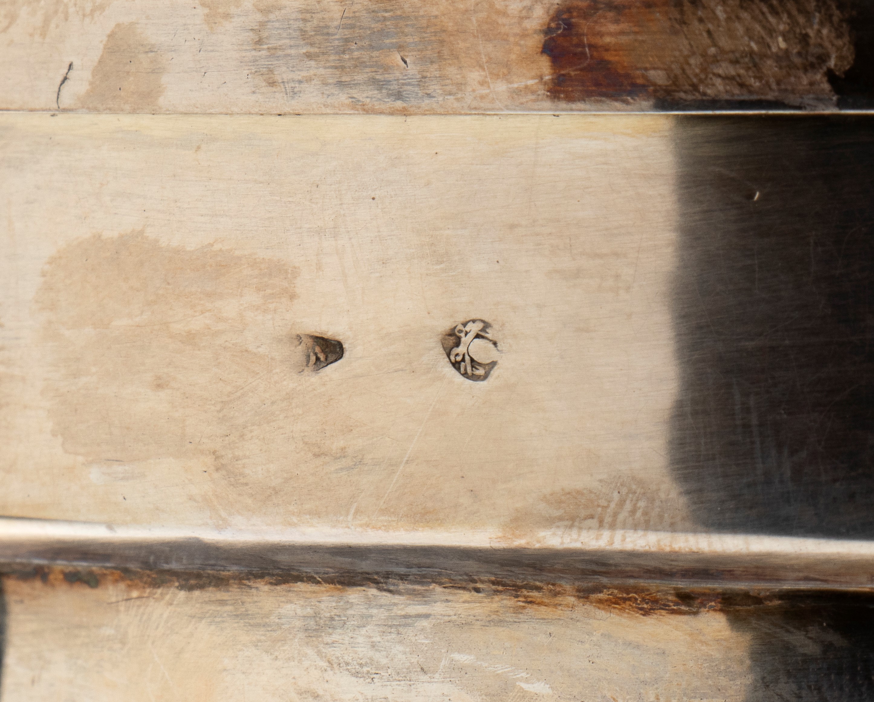 Importante coppia di vasi italiani biansati in argento e marmo