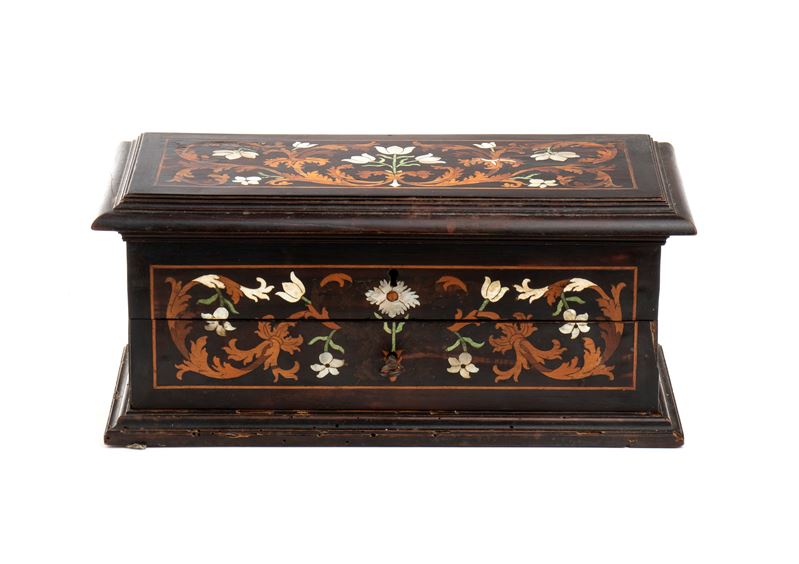 Cofanetto italiano in legno e madreperla