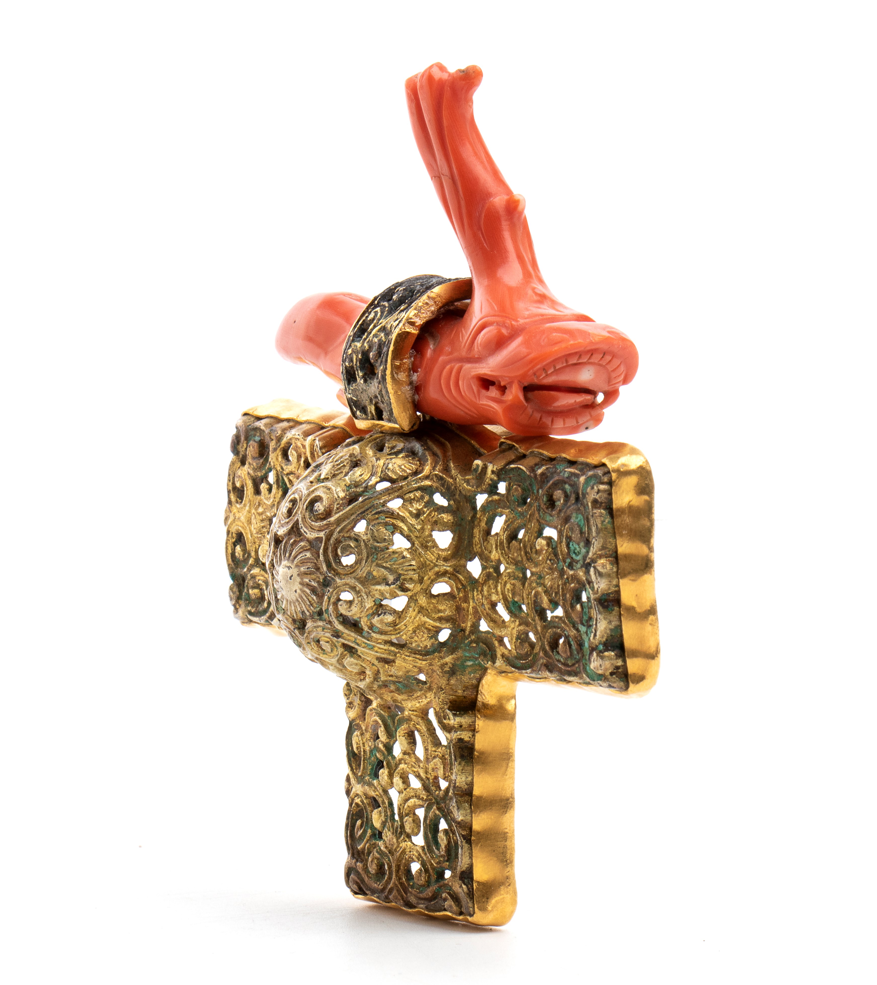 Croce in argento dorato, oro e corallo