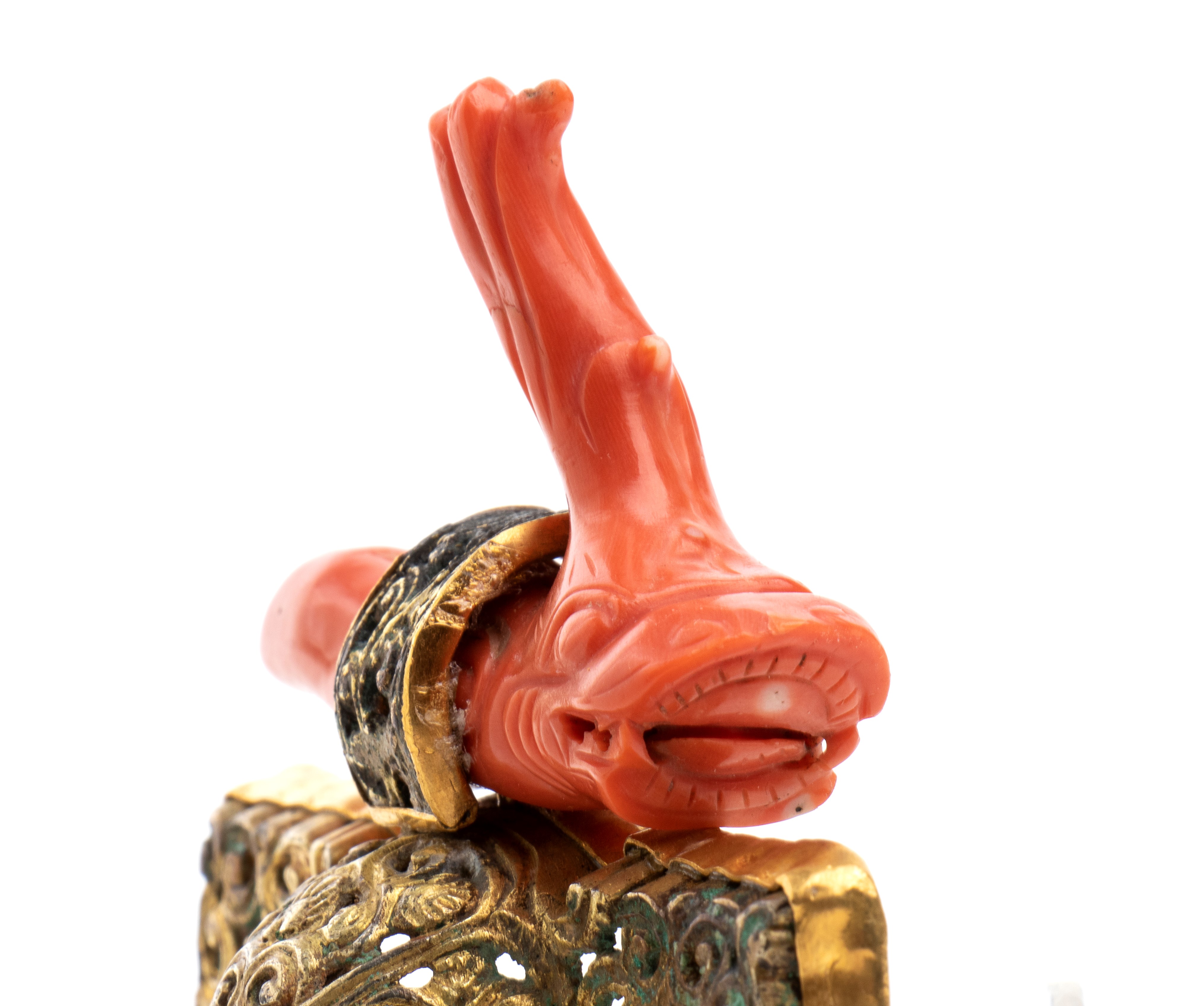 Croce in argento dorato, oro e corallo