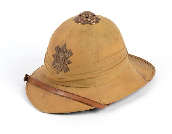 United Kingdom, pith  helmet with badge