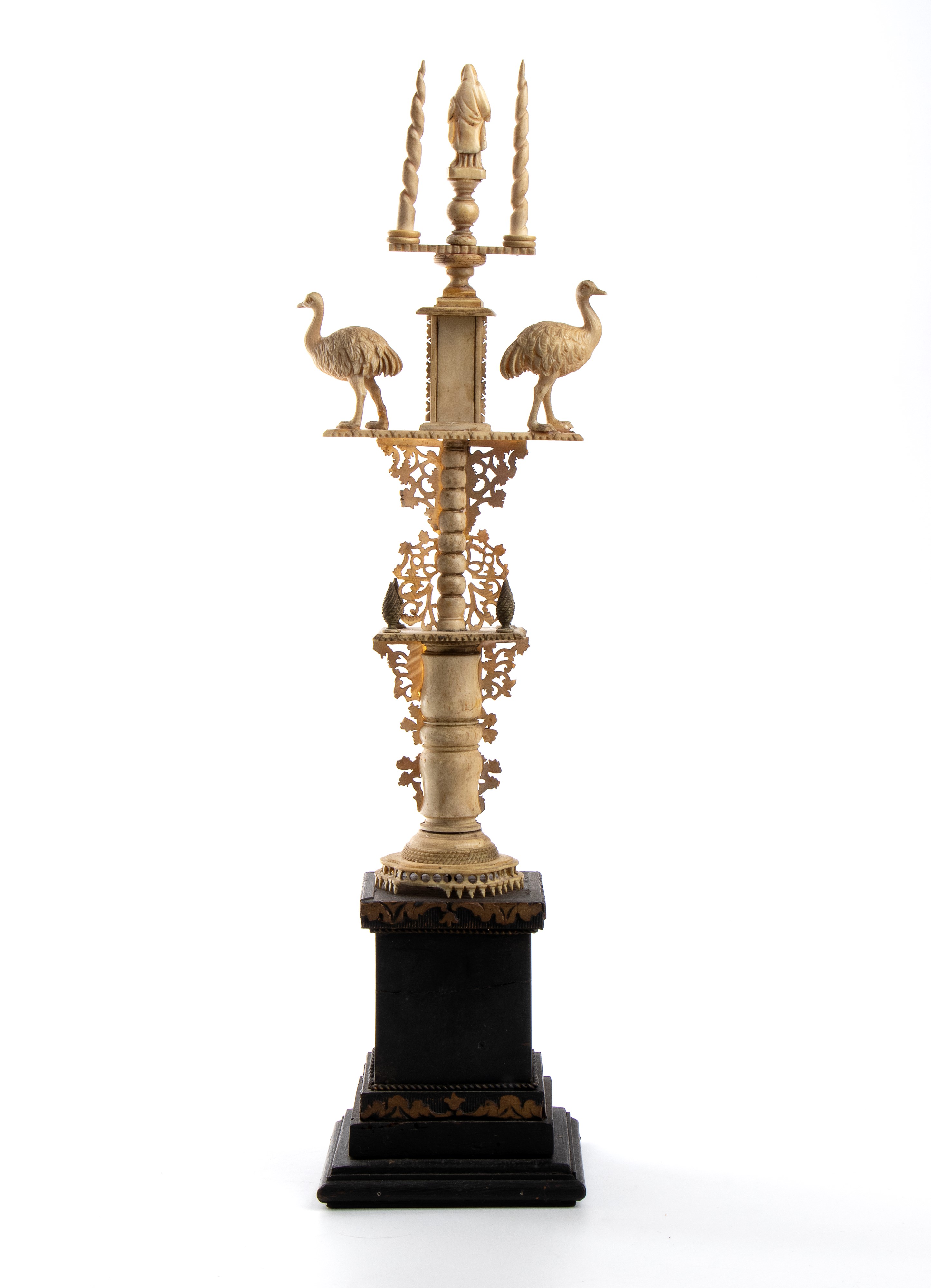 Scultura tedesca, osso scolpito e tornito su basamento in legno ebanizzato (XVIII secolo)