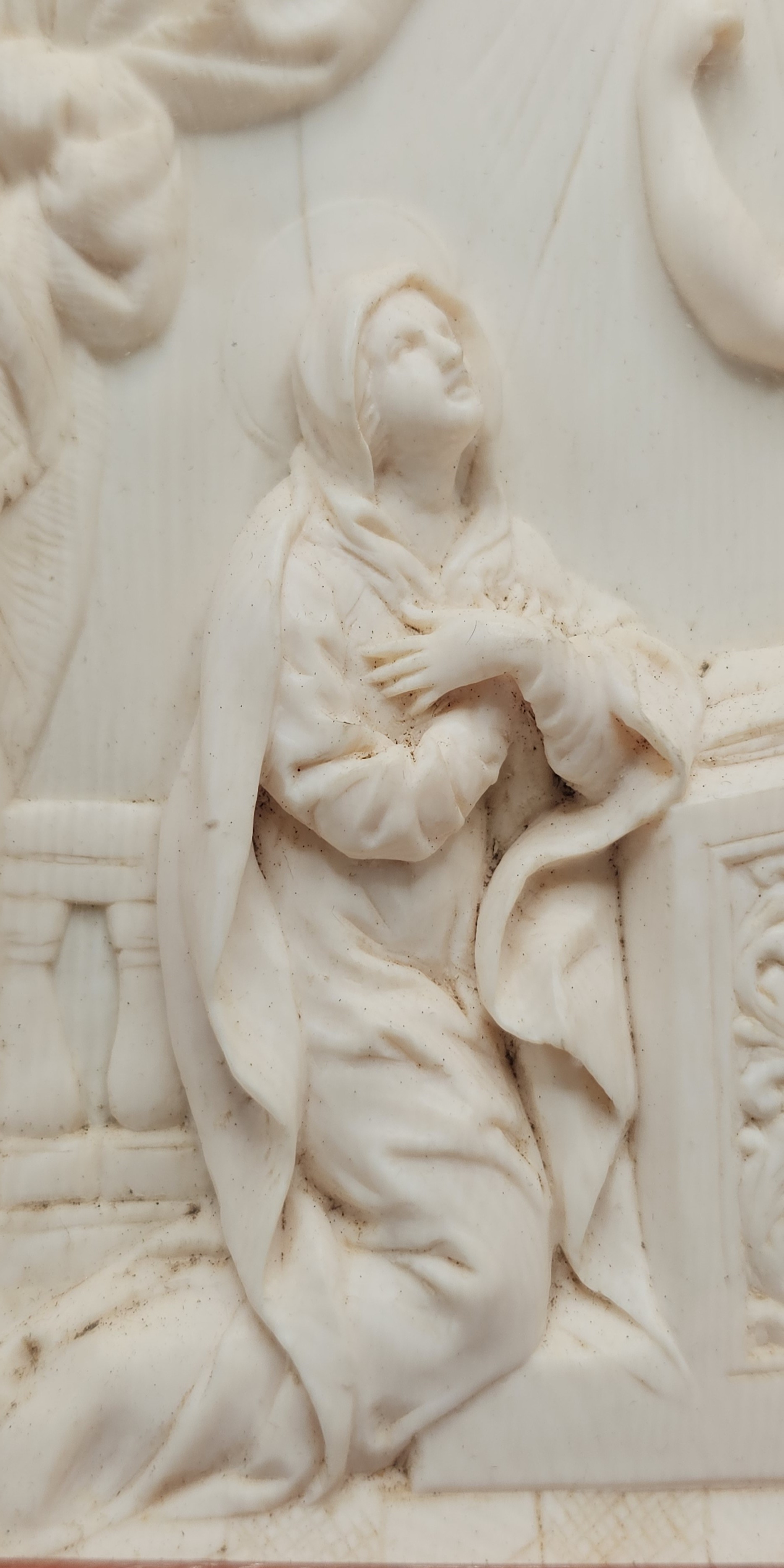 Teca devozionale, Rilievo in avorio con cornice in ambra baltica, Annunciazione