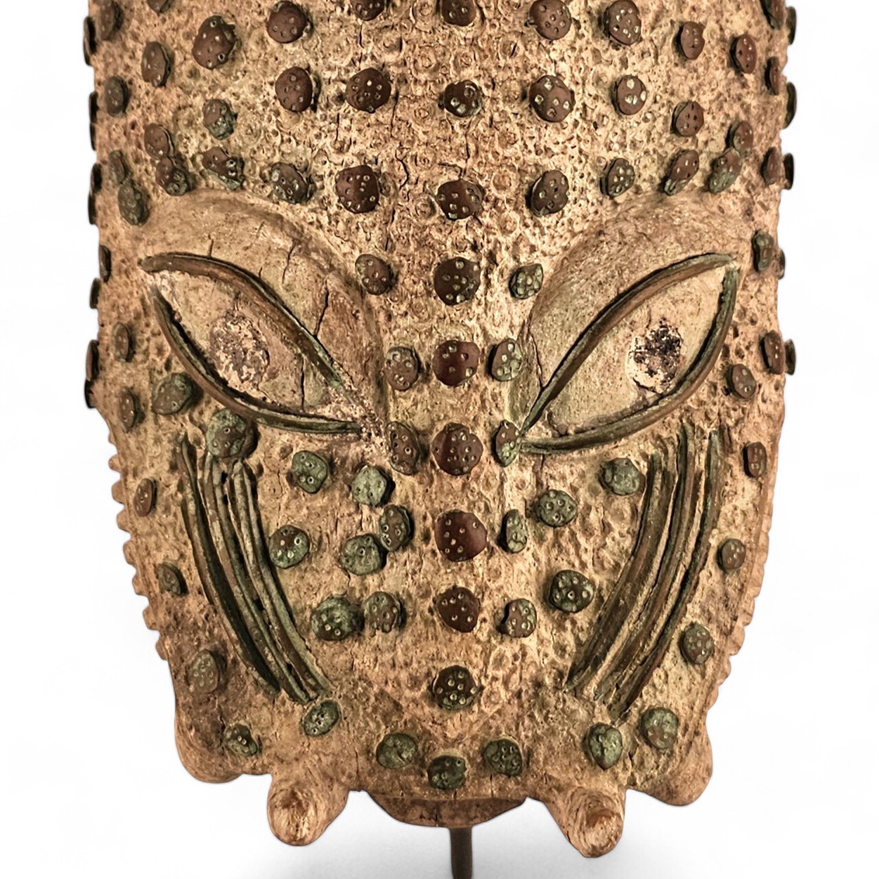 Una superba maschera di leopardo in avorio del Benin