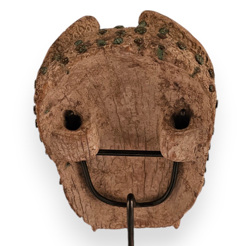 Una superba maschera di leopardo in avorio del Benin