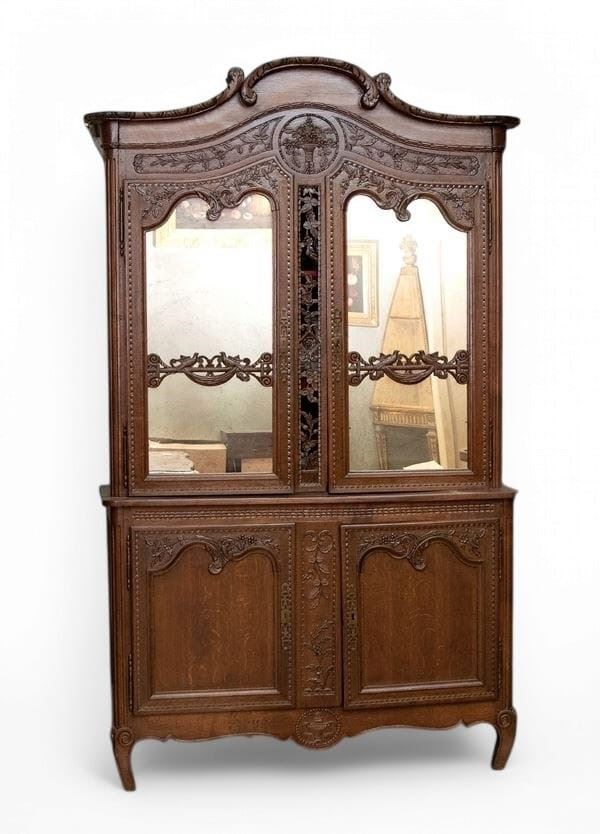 French double-bodied display case in Louis XV style