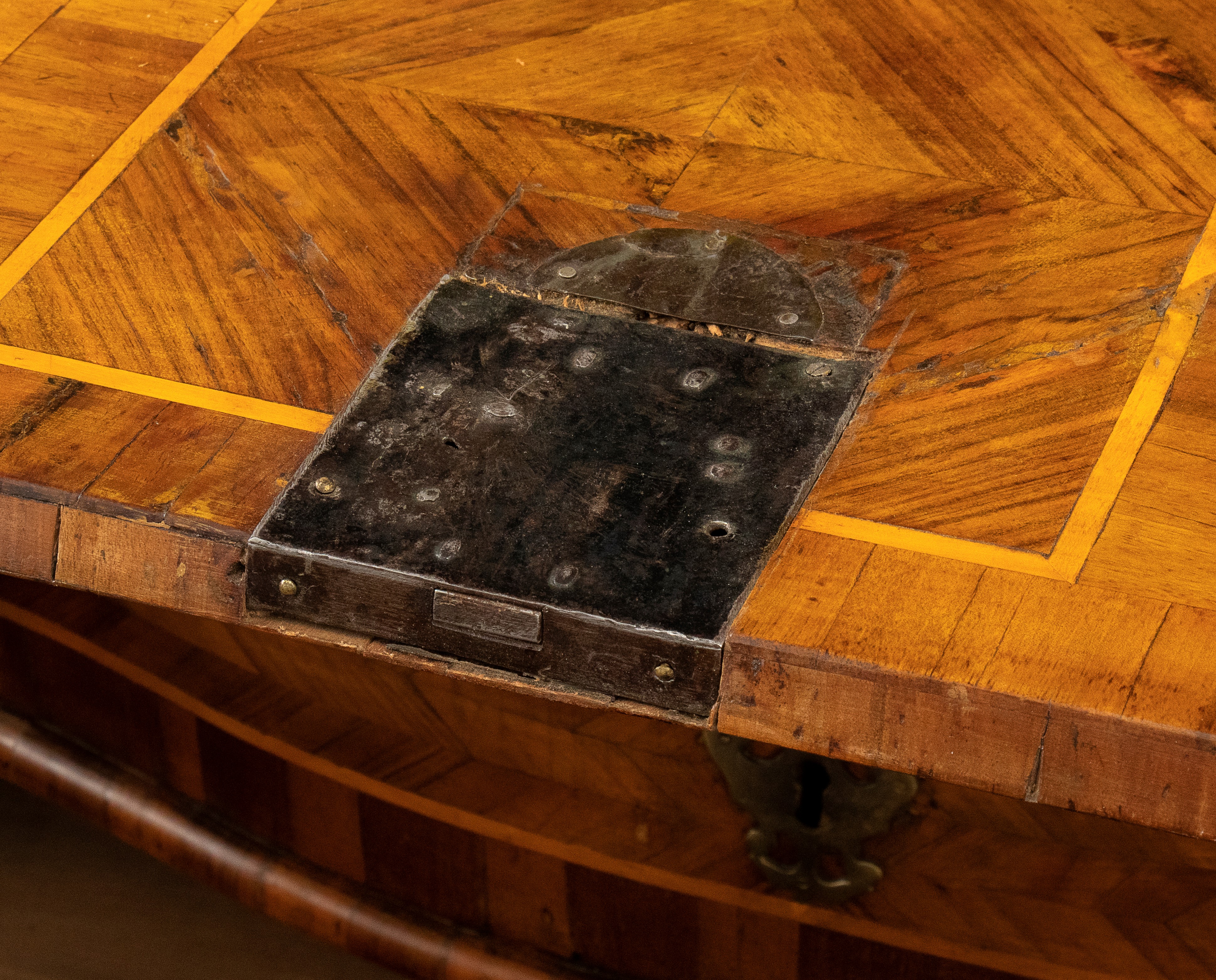 Ribalta italiana in noce, Luigi XV