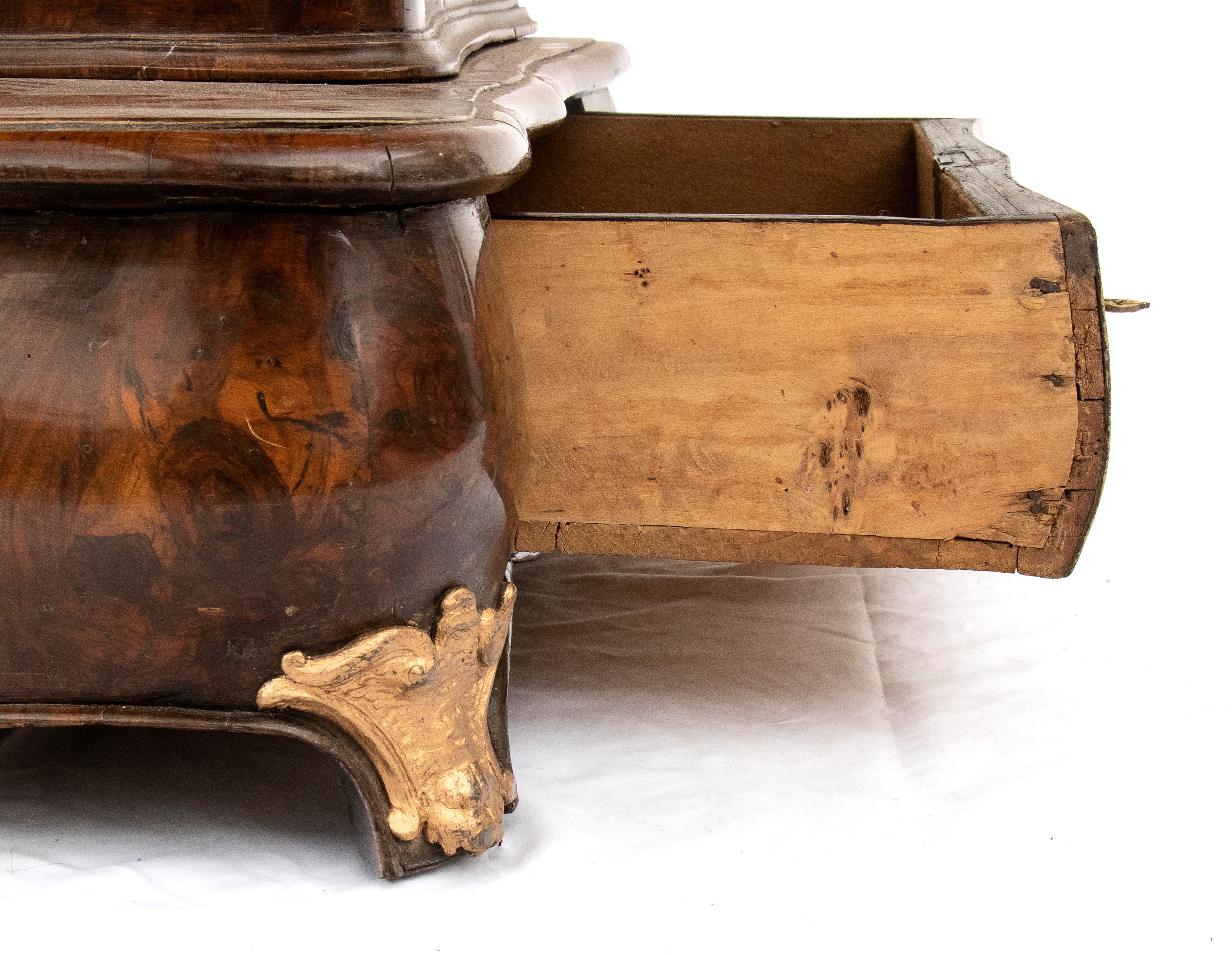 Inginocchiatoio italiano in radica di noce, Luigi XV