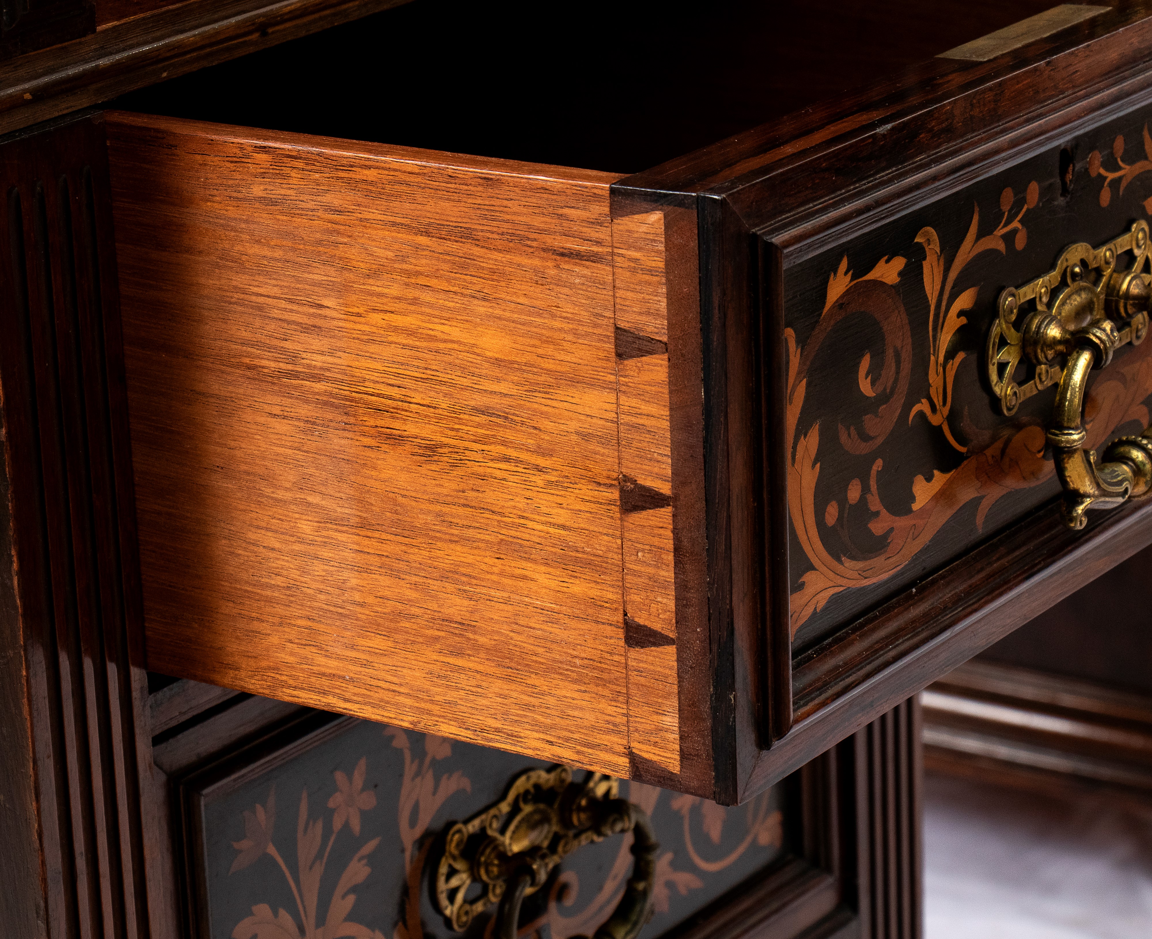 Scrivania inglese Vittoriana intarsiata