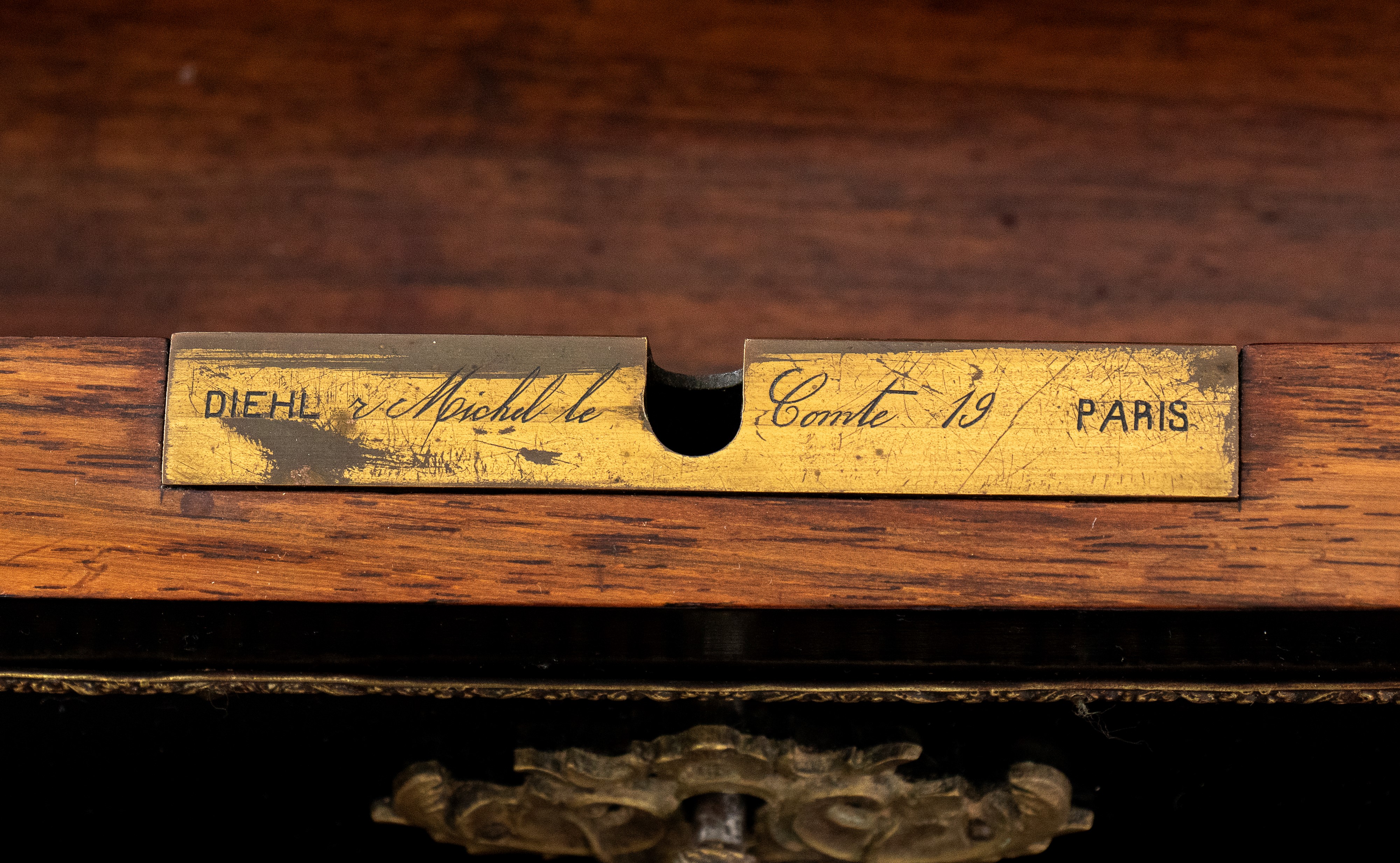 Charles-guillaume Diehl - Tavolino da toletta francese in legno ebanizzato con applicazioni in br...