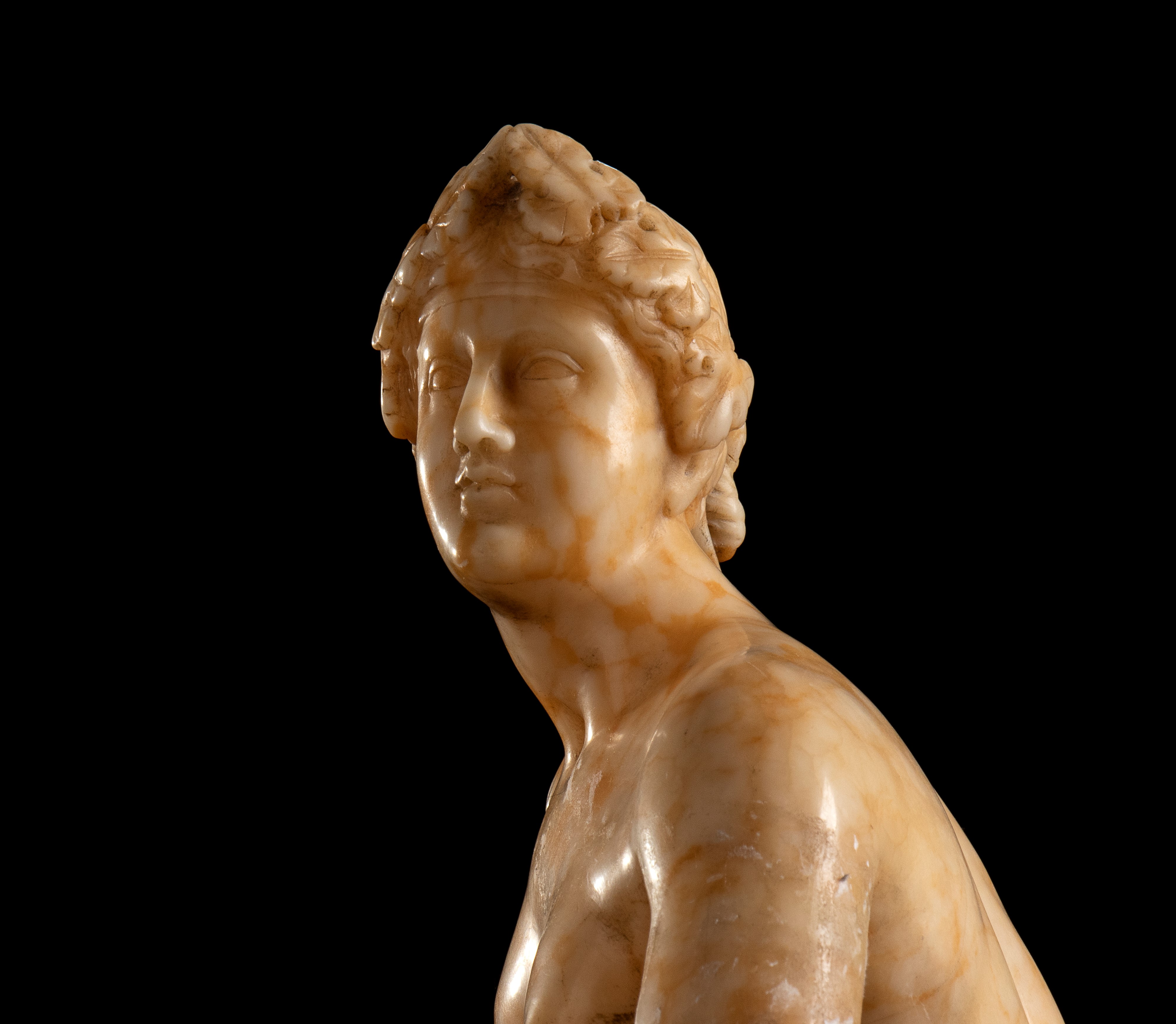 Scultura italiana in alabastro raffigurante Arianna e la Pantera