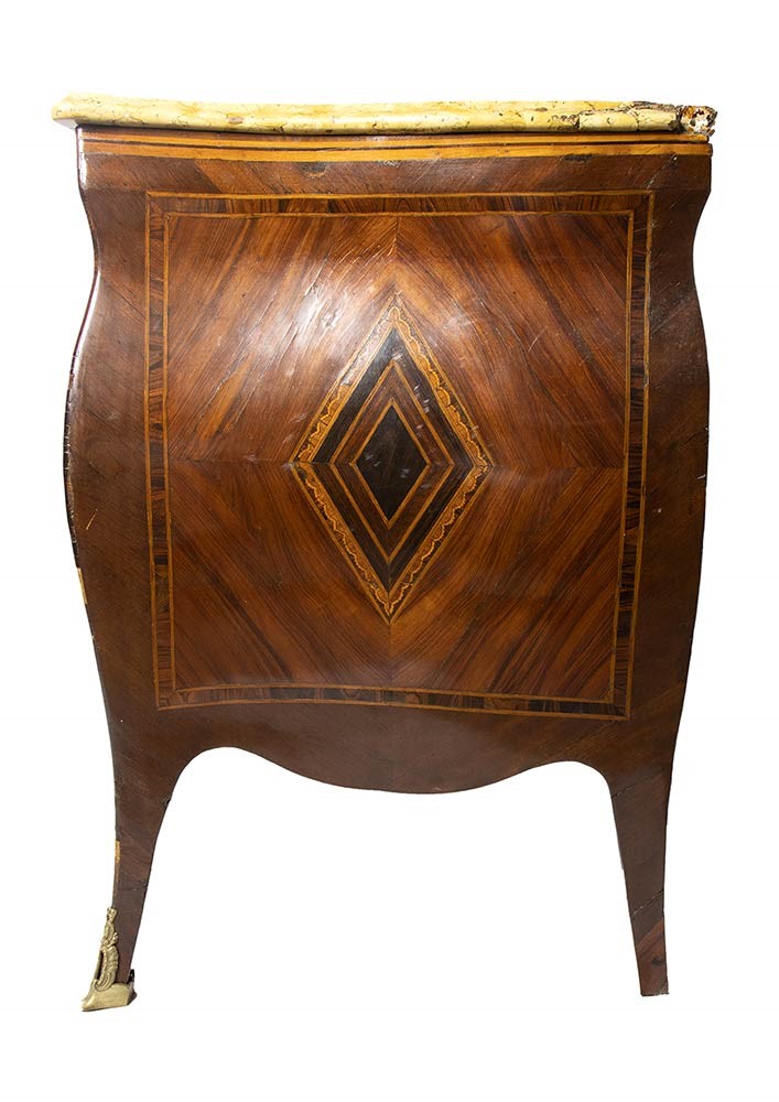 Cassettone italiano intarsiato