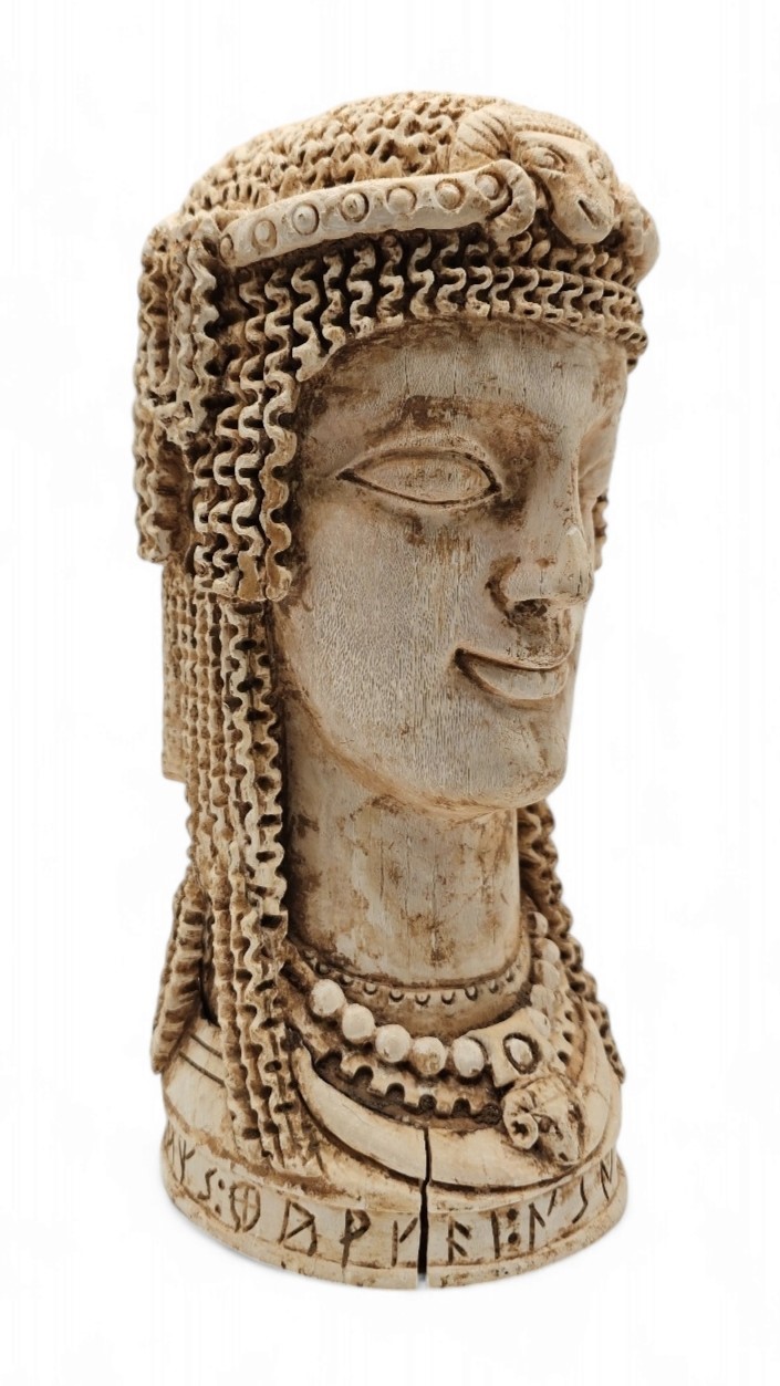 Scultura bifacciale in avorio