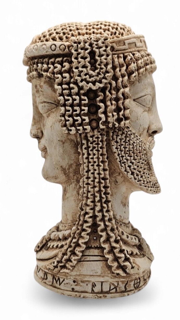 Scultura bifacciale in avorio