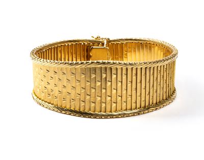 Bracciale in oro giallo 18k a fascia flessibile satinata, anni ’60 del XX secolo