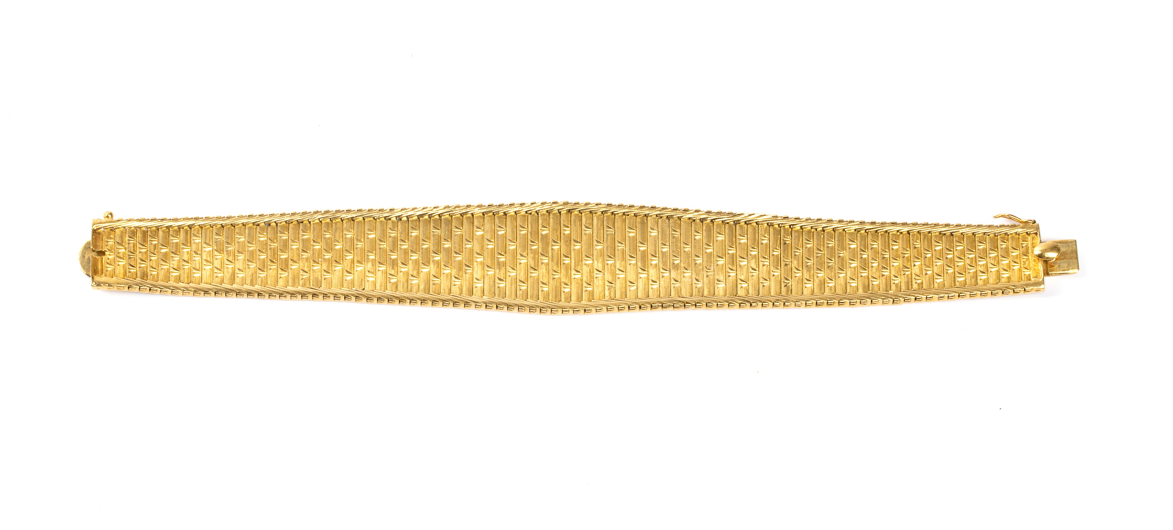 Bracciale in oro giallo 18k a fascia flessibile satinata, anni ’60 del XX secolo