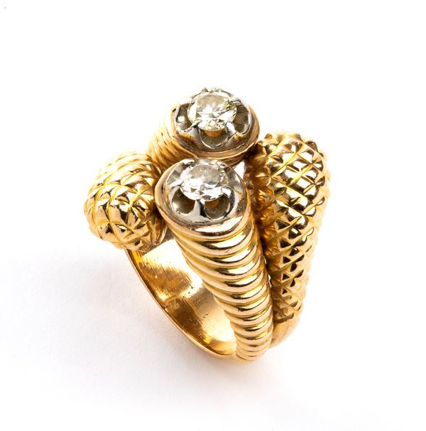 Diamond gold ring