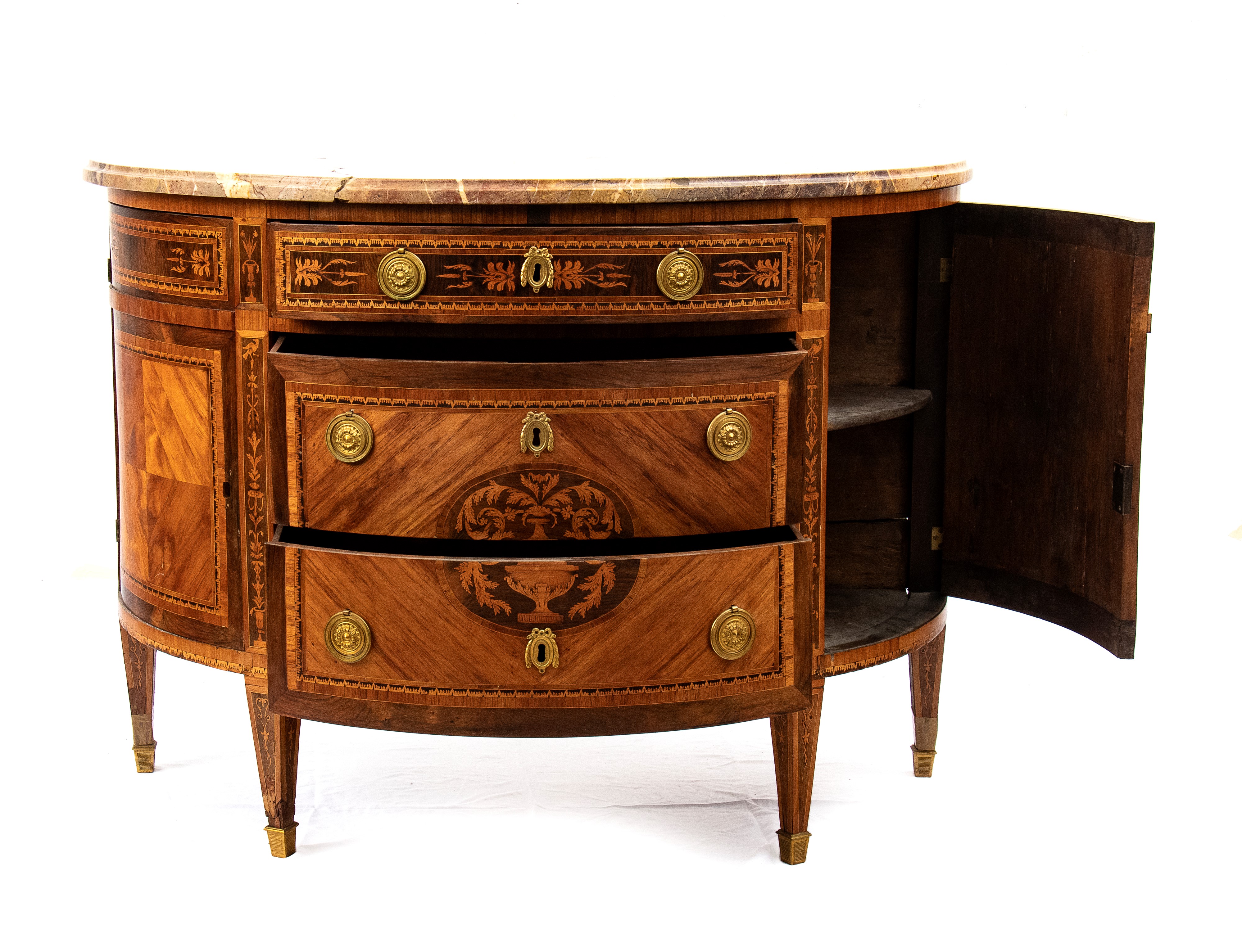 Coppia di comò italiani a demilune