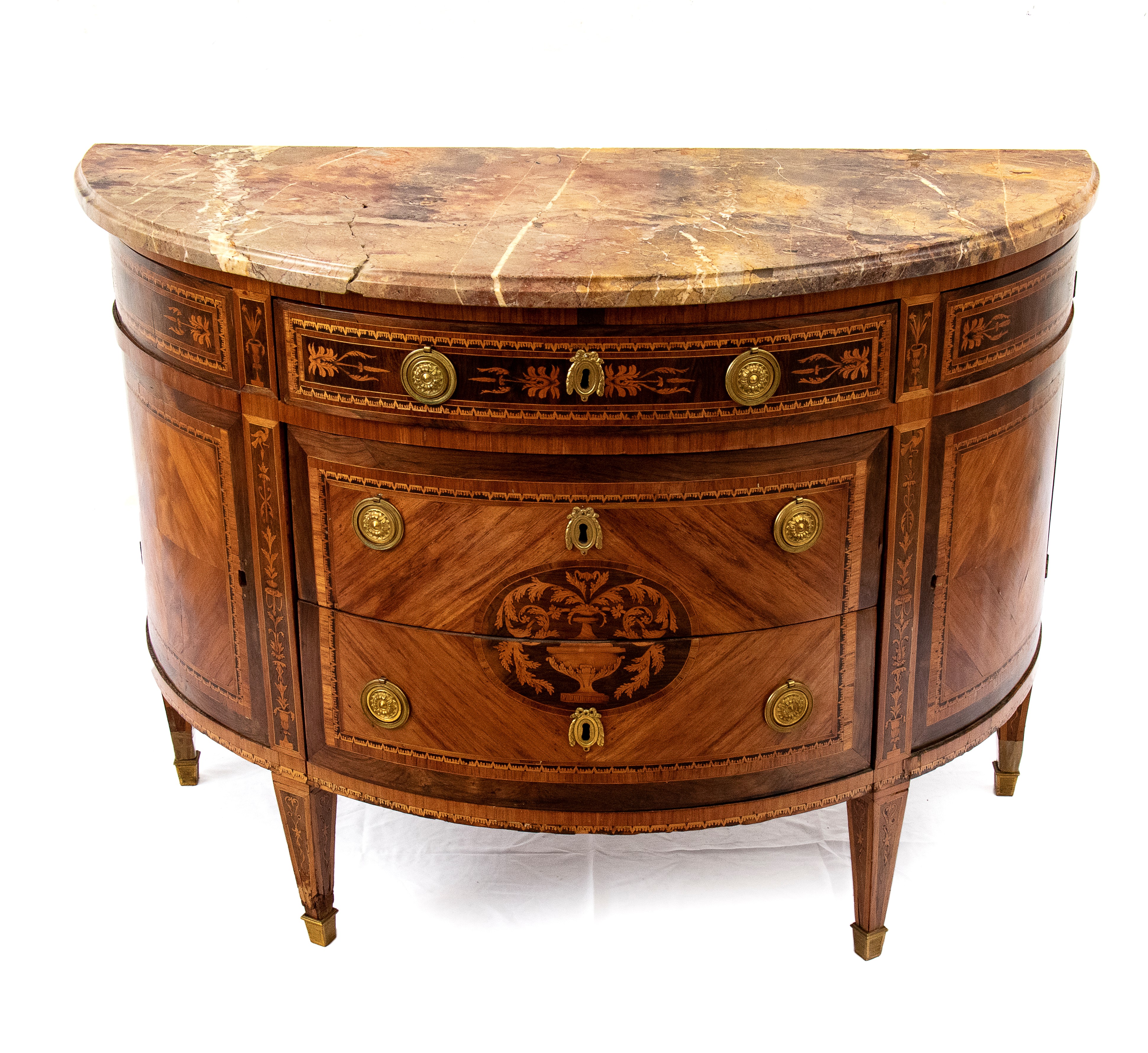 Coppia di comò italiani a demilune