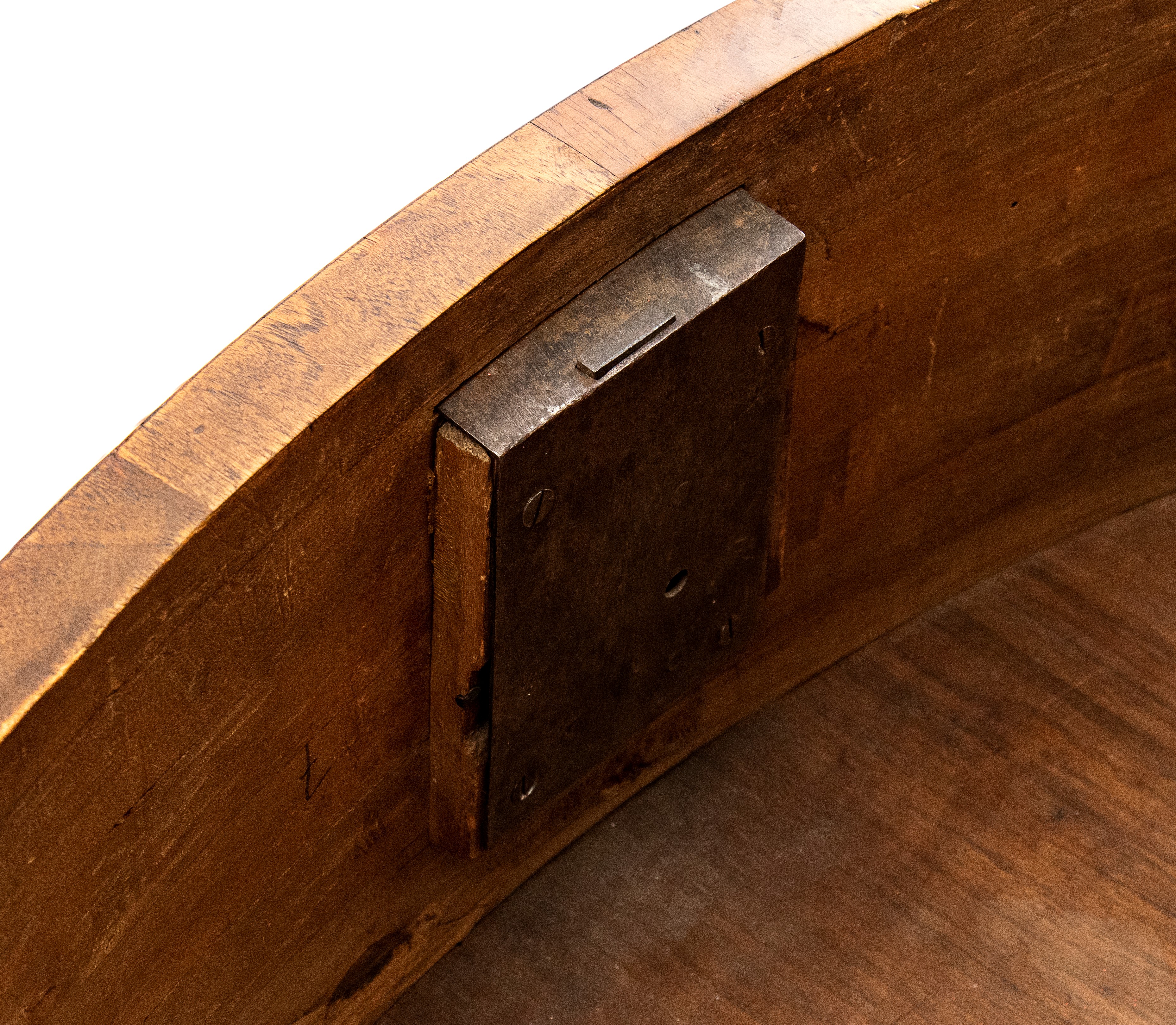 Coppia di comò italiani a demilune