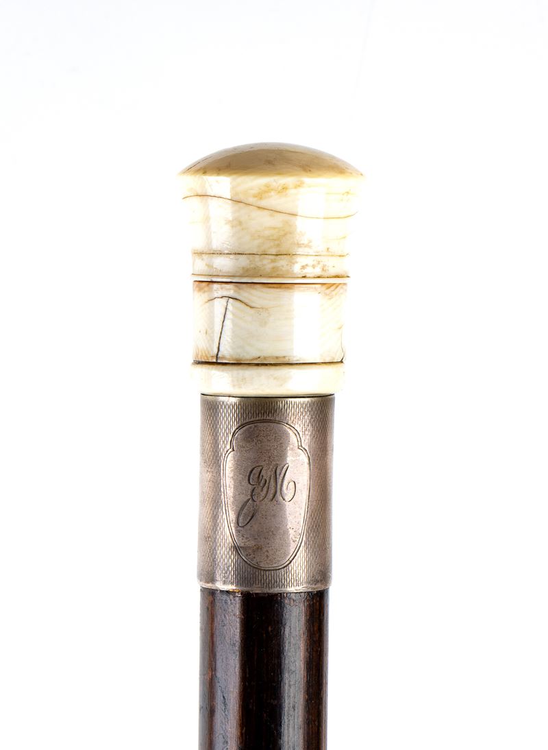 Bastone da passeggio con impugnatura in avorio