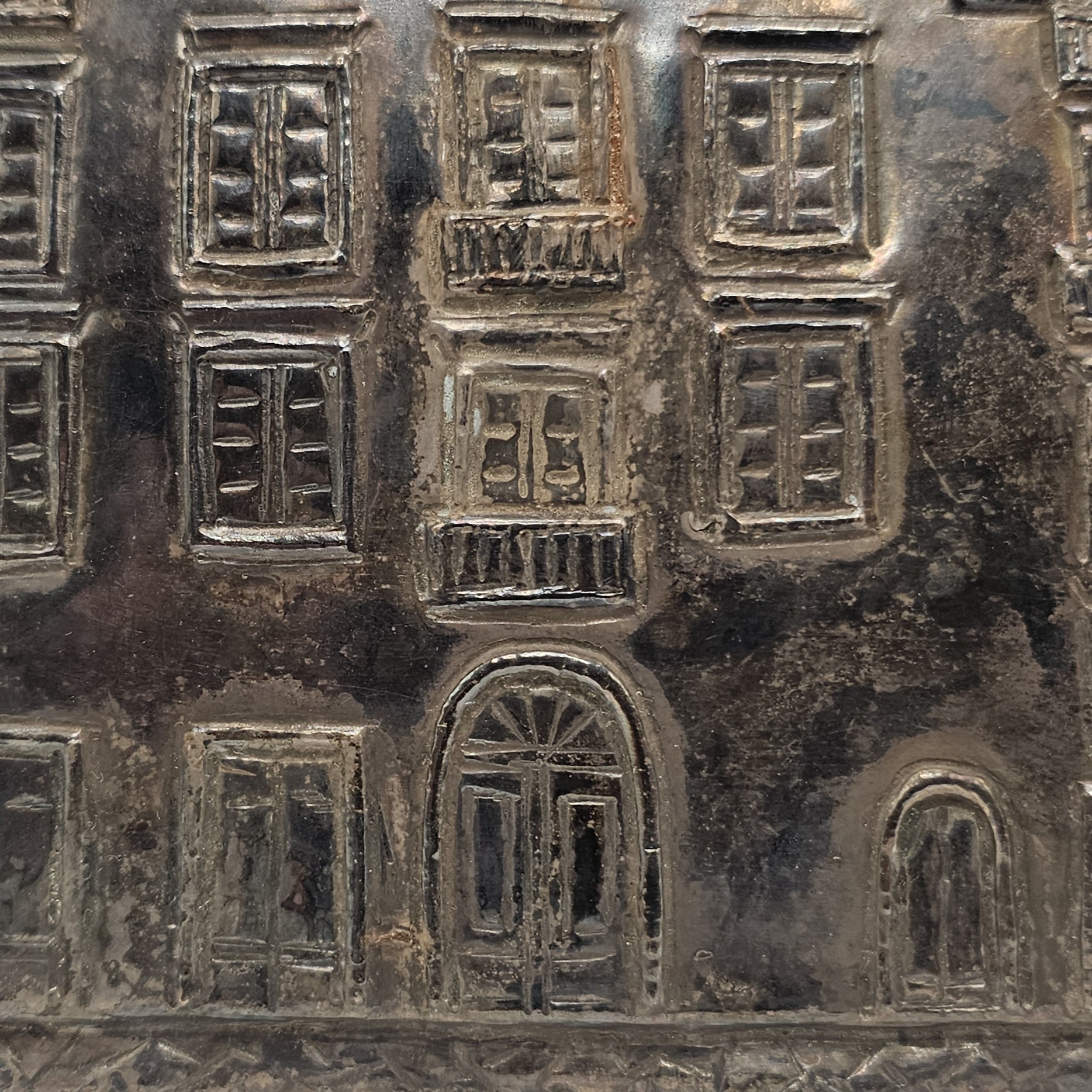 Ex-voto napoletano (?), Tavoletta in argento raffigurante un antico palazzo scampato, XIX secolo