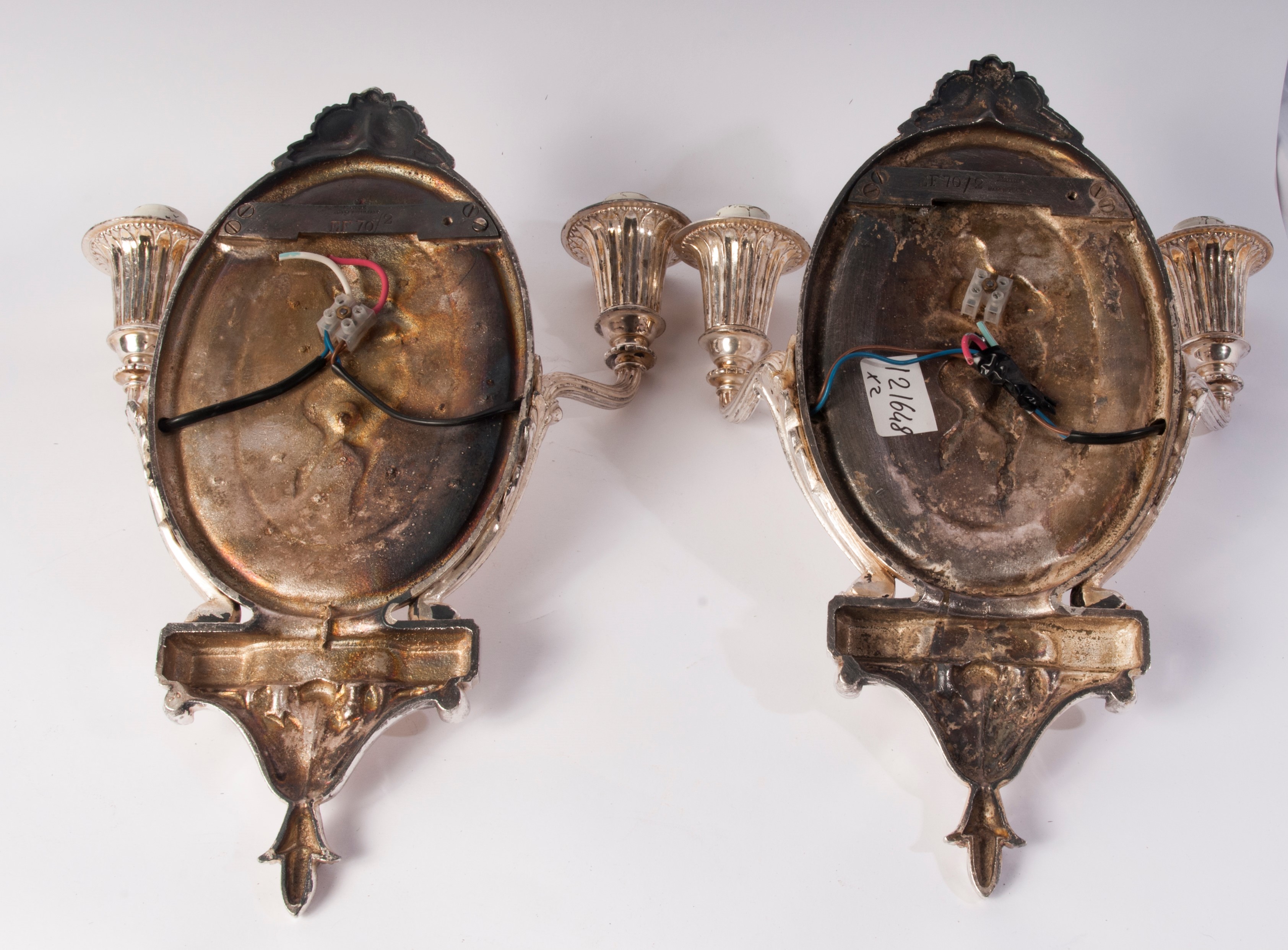 Coppia di appliques da muro a due luci