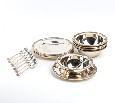 Set da tè/caffè: 6 coppe con piattini e 6 cucchiaini in argento 800 (XX secolo)