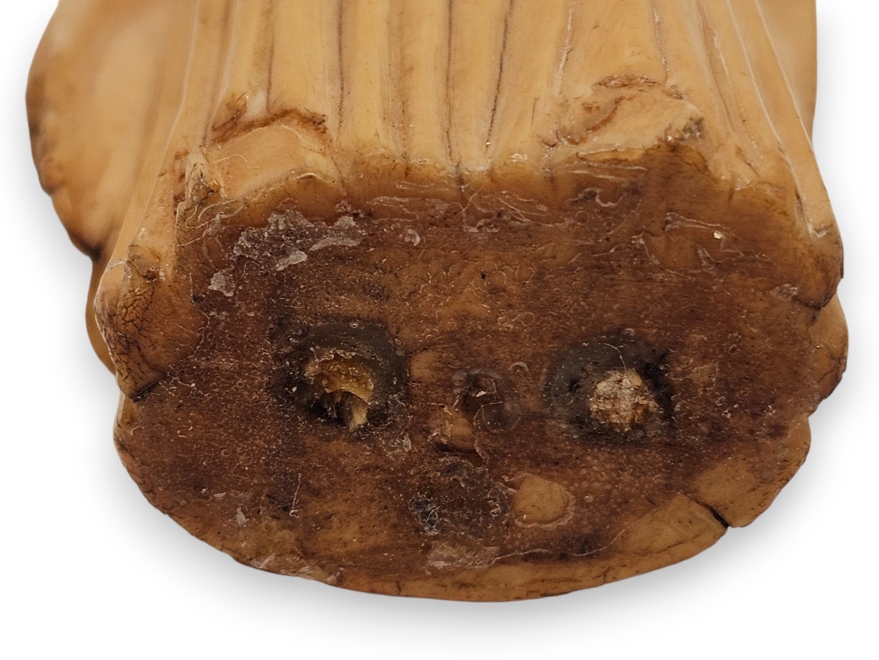 Scultura Indo-portoghese in avorio raffigurante una Madonna