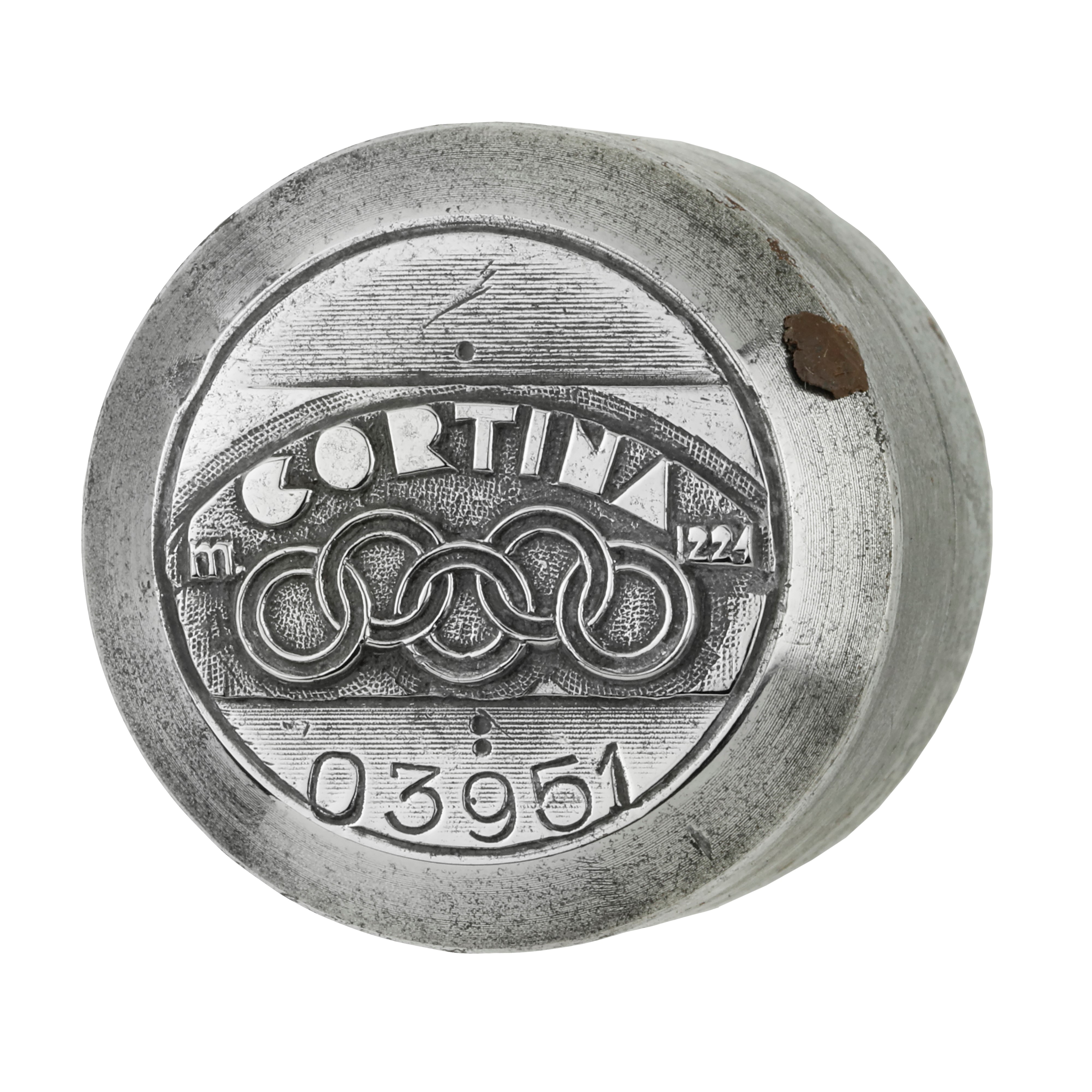 P Cortina M 1224 (Con Anelli Olimpici) 36 x 38 mm