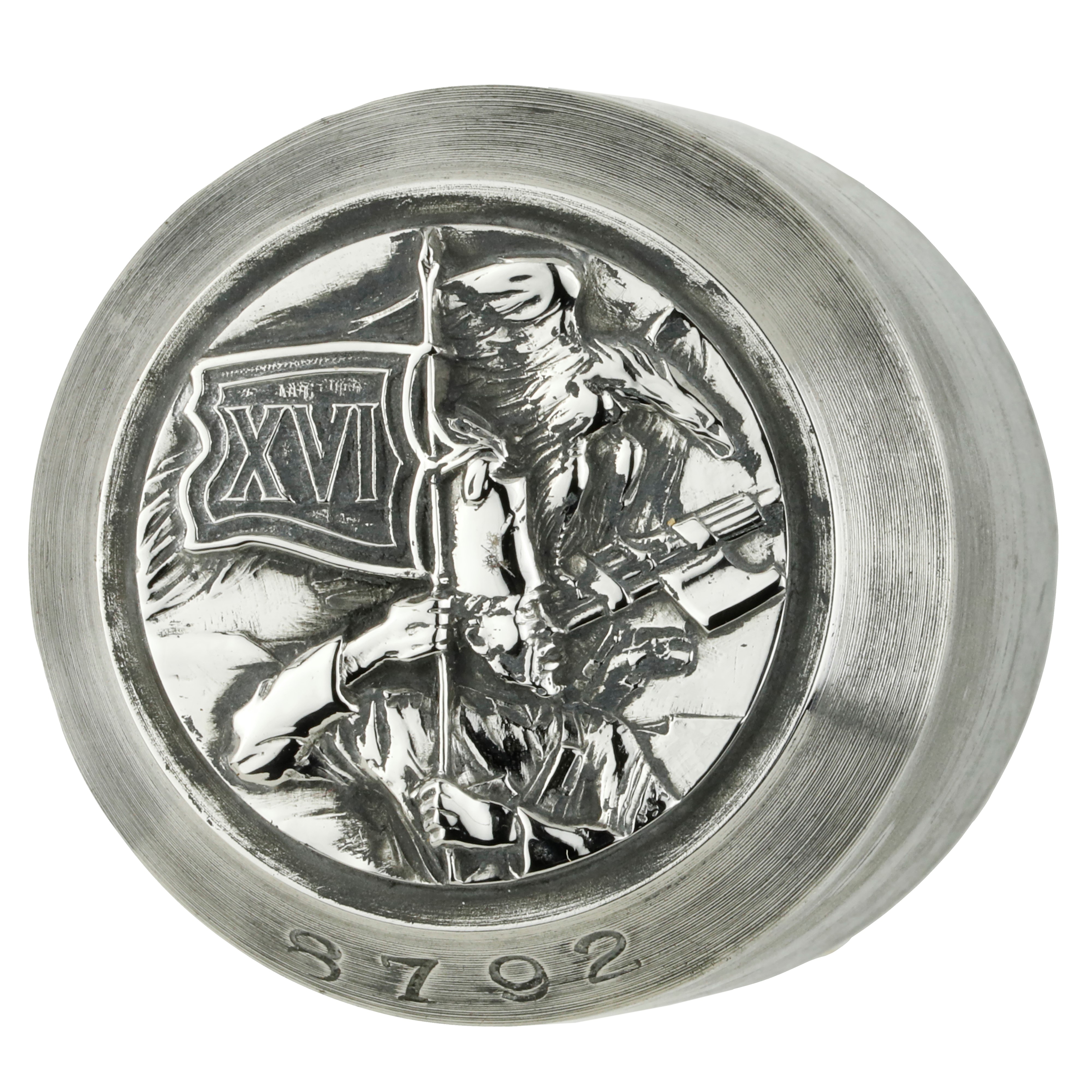 P XVI 41 X 39 MM
