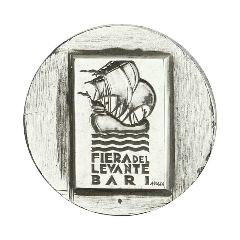P Fiera del Levante Bari. Araca 33 X 37 MM