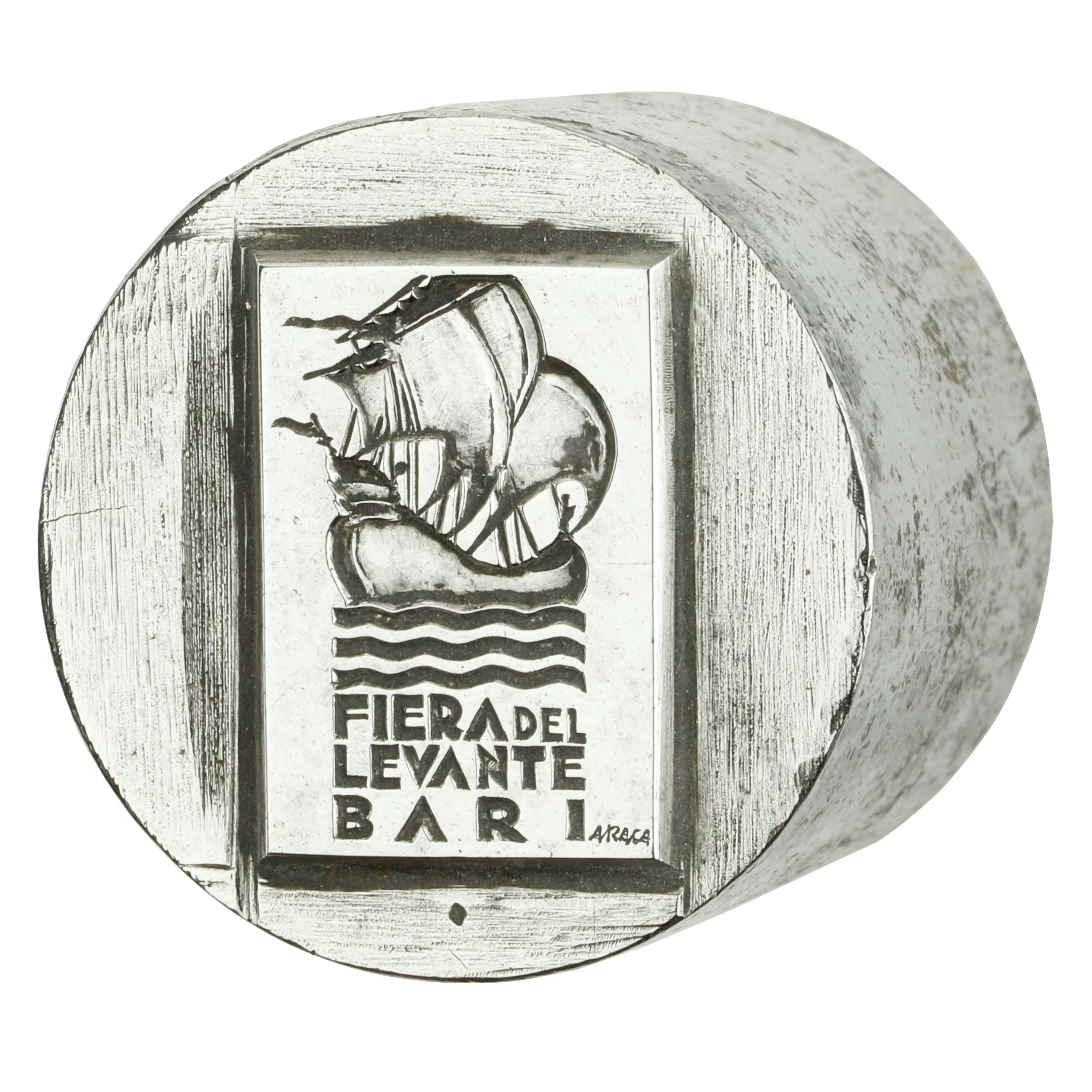 P Fiera del Levante Bari. Araca 33 X 37 MM