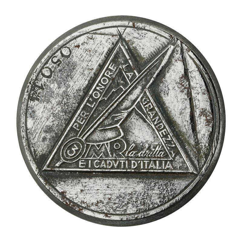 P per L'onore la Grandezza e i Caduti D'italia 3 M R la Dritta 50 X 46 MM